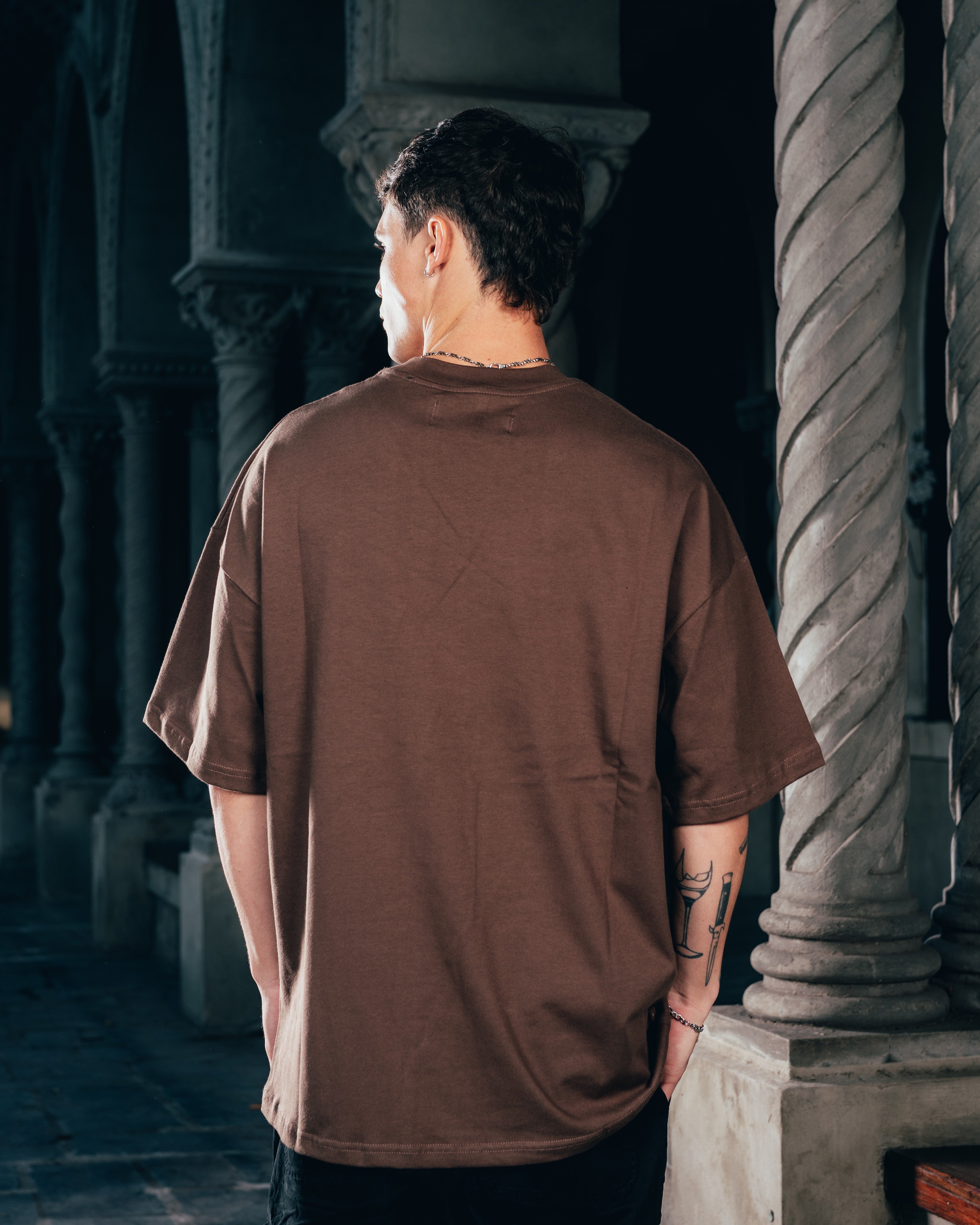 REMERA OVERSIZED [ WARRIOR ] DAGGER CHOCOLATE
