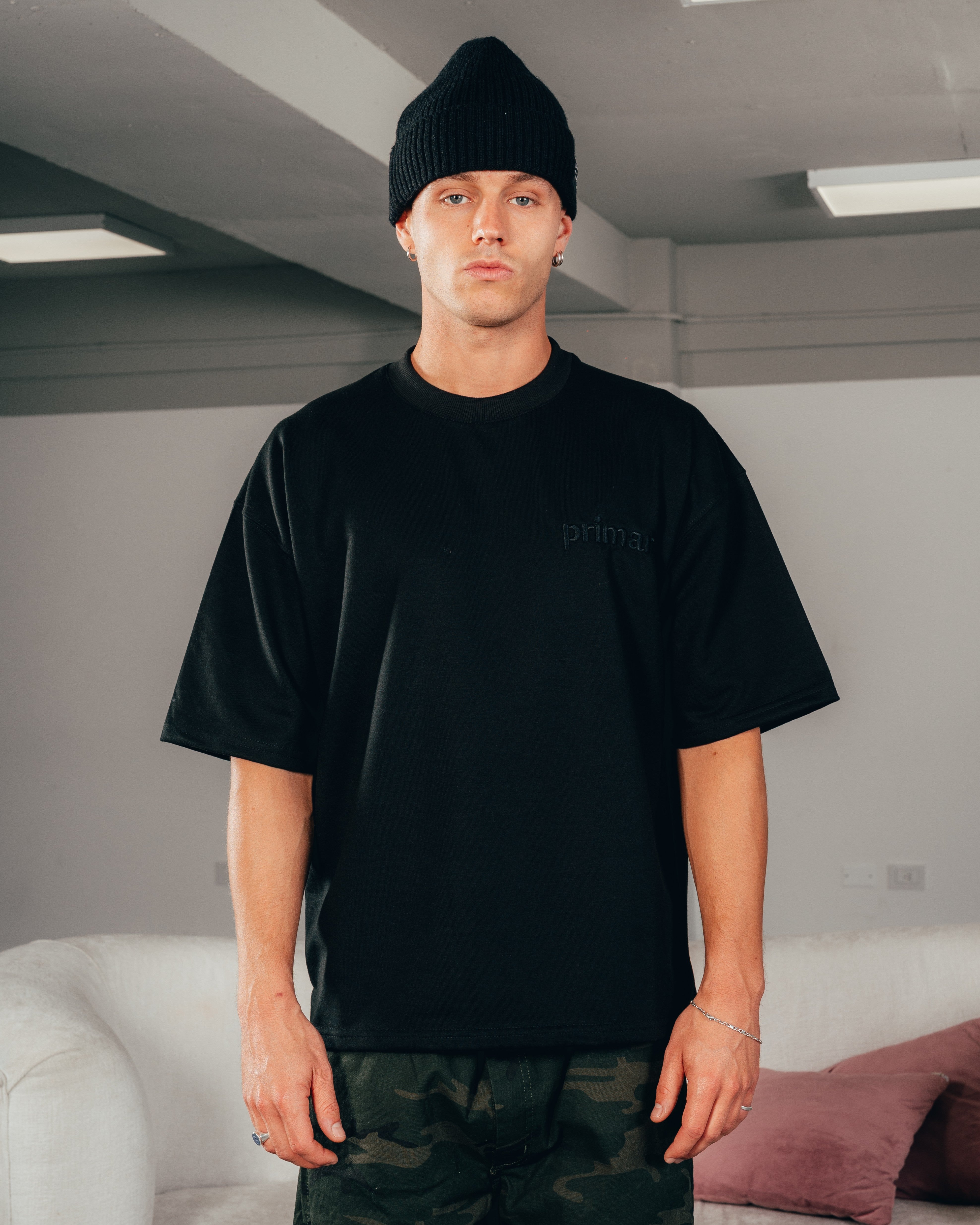 REMERA EXTRA PESADA SEMIOVER [ PRIMARI ] SIMPLE BLACK