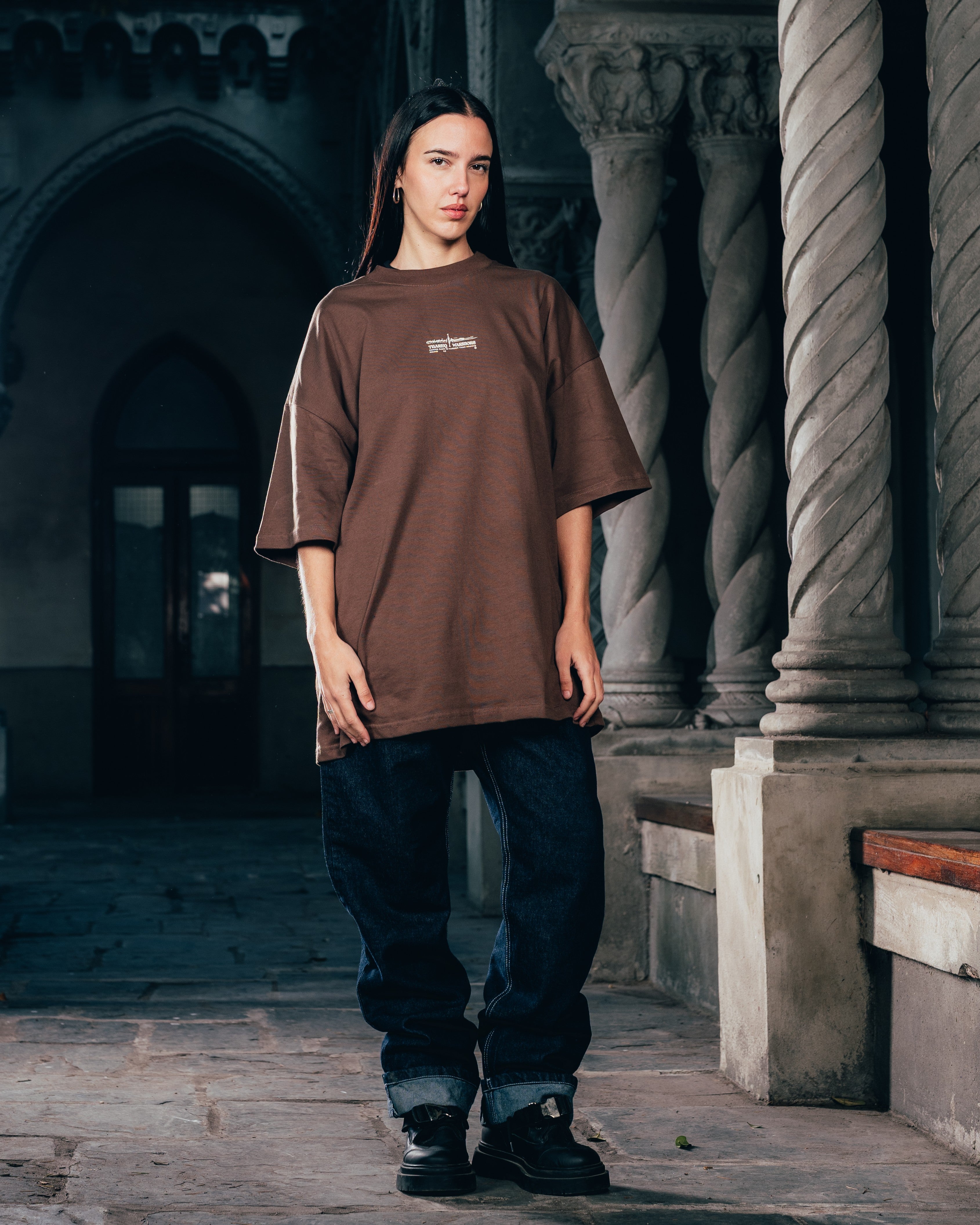 REMERA OVERSIZED [ WARRIOR ] DAGGER CHOCOLATE