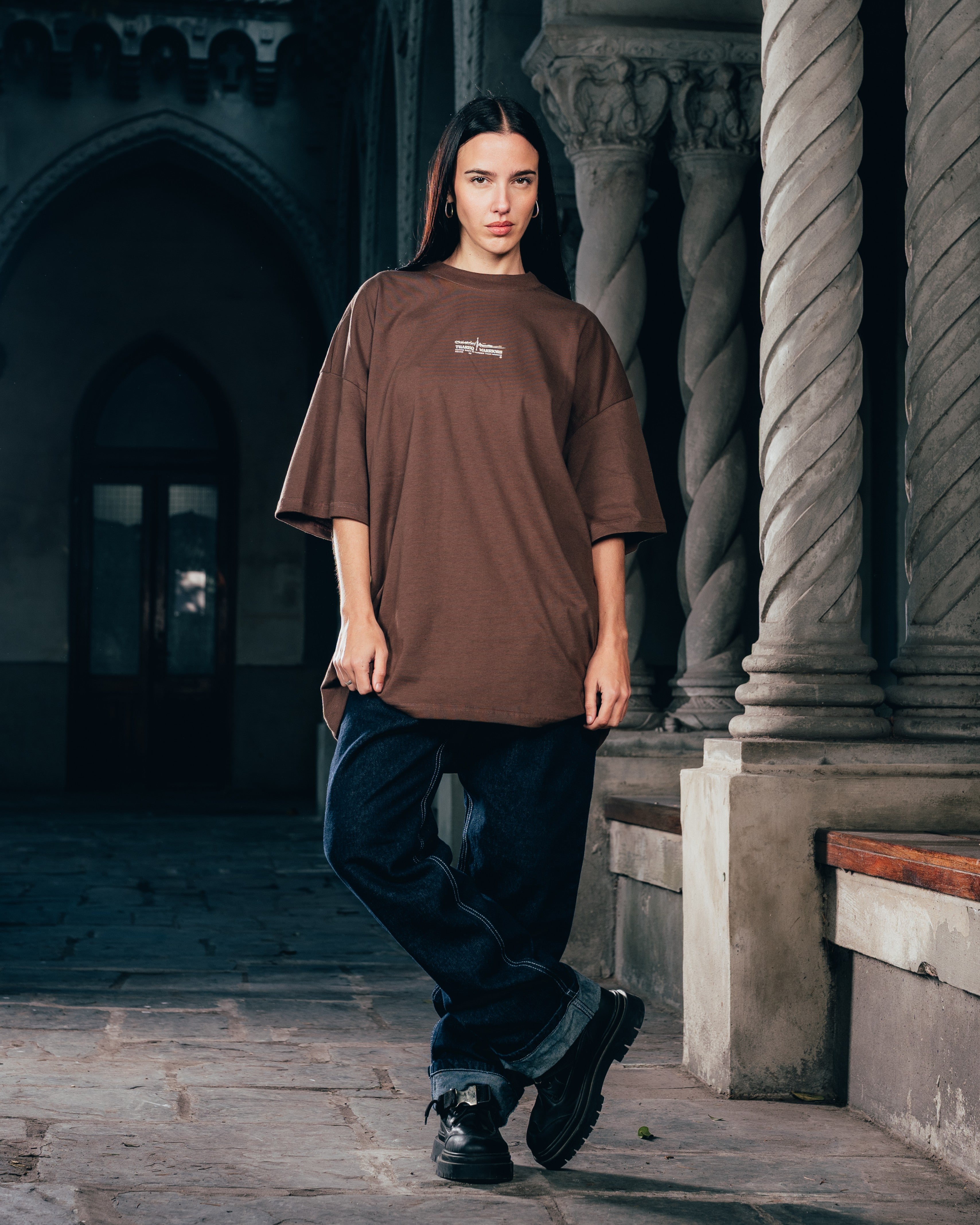 REMERA OVERSIZED [ WARRIOR ] DAGGER CHOCOLATE