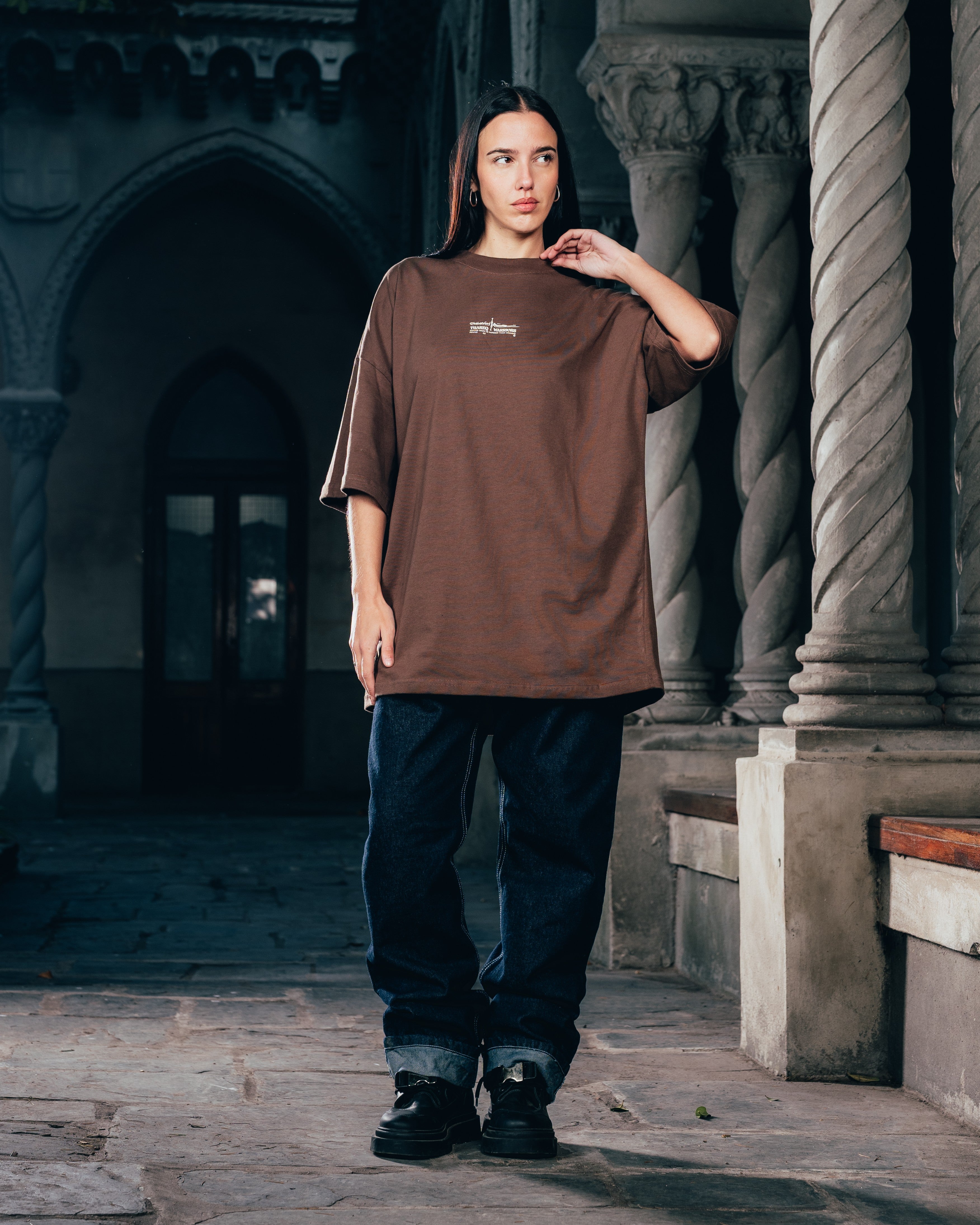 REMERA OVERSIZED [ WARRIOR ] DAGGER CHOCOLATE