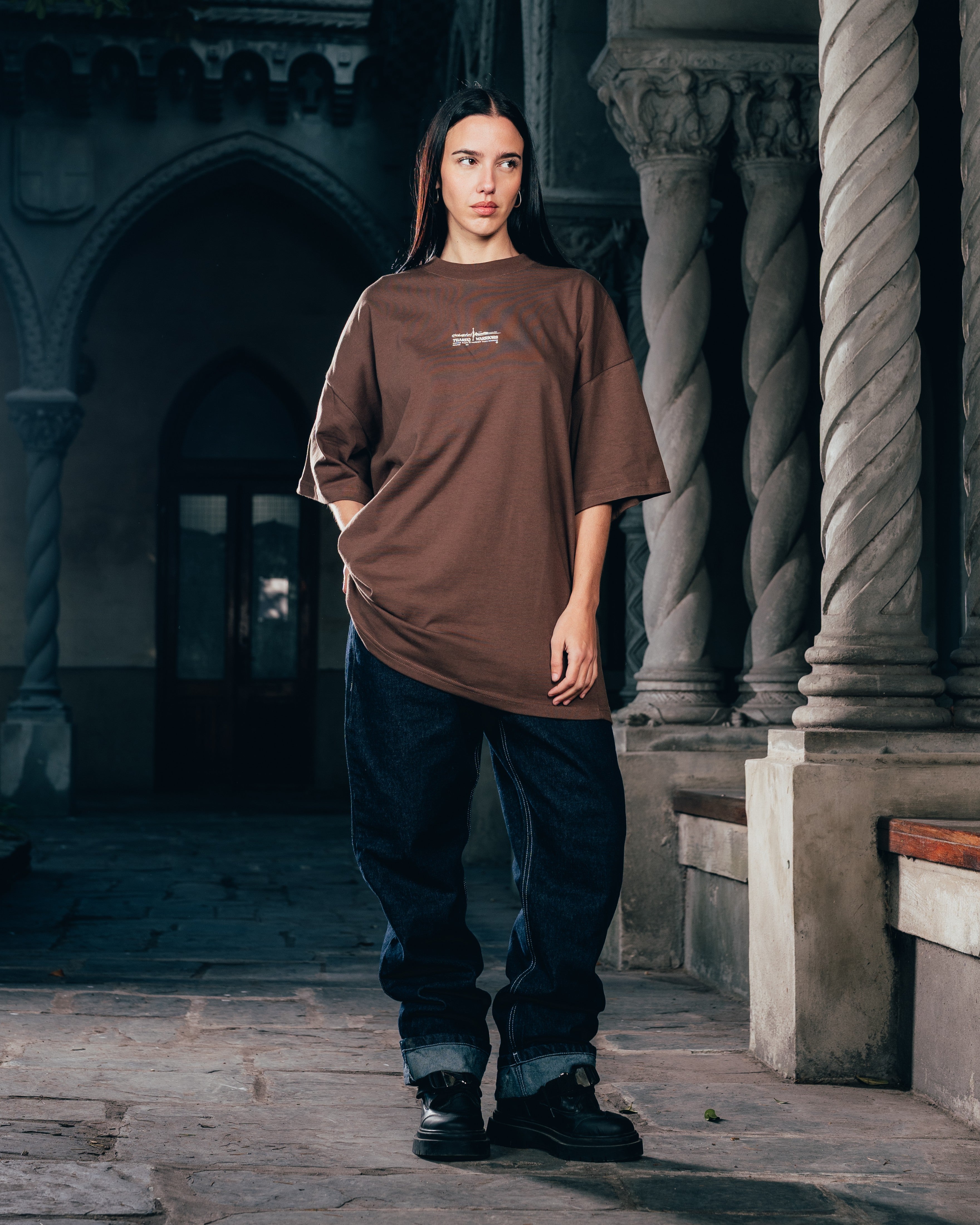 REMERA OVERSIZED [ WARRIOR ] DAGGER CHOCOLATE