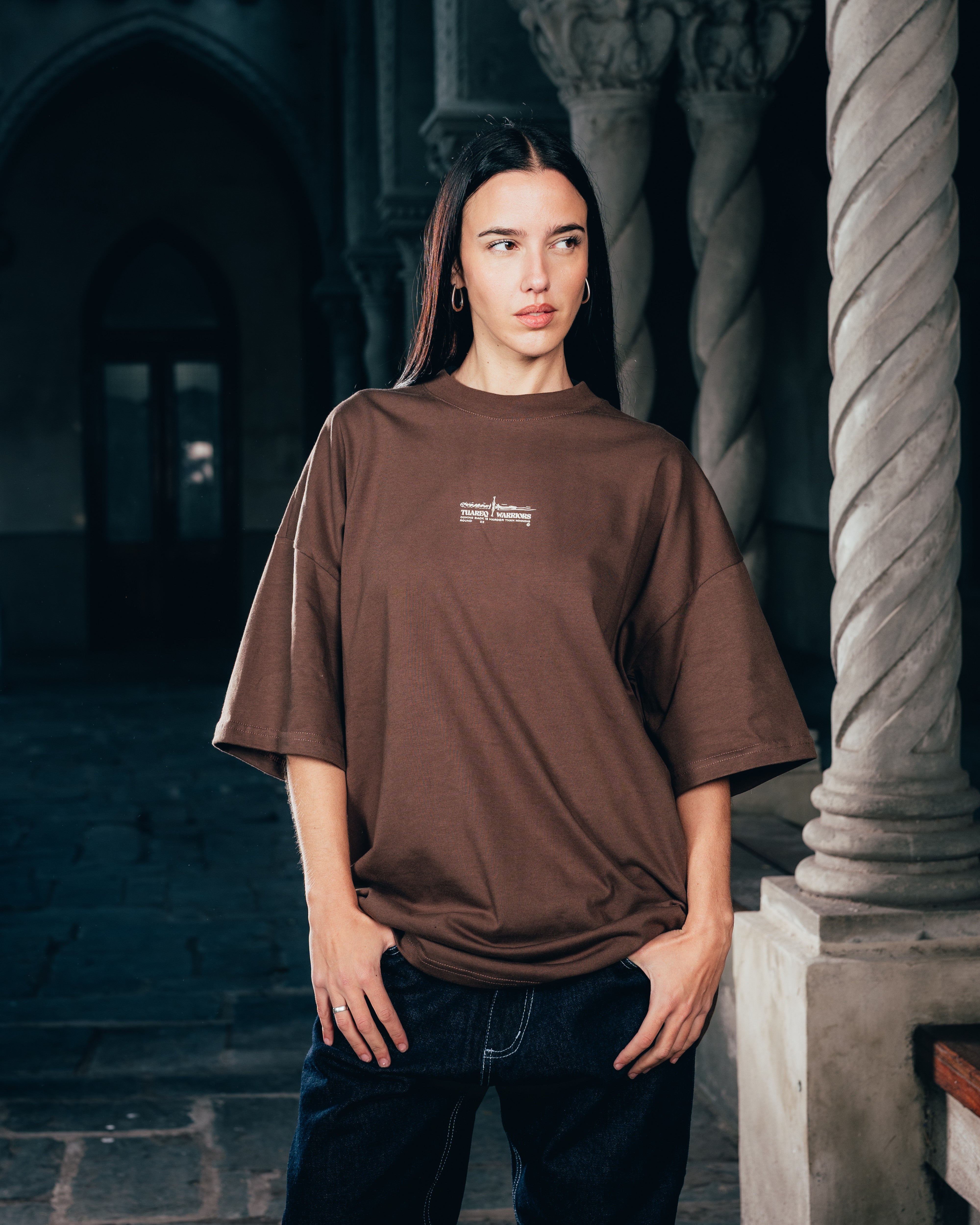REMERA OVERSIZED [ WARRIOR ] DAGGER CHOCOLATE