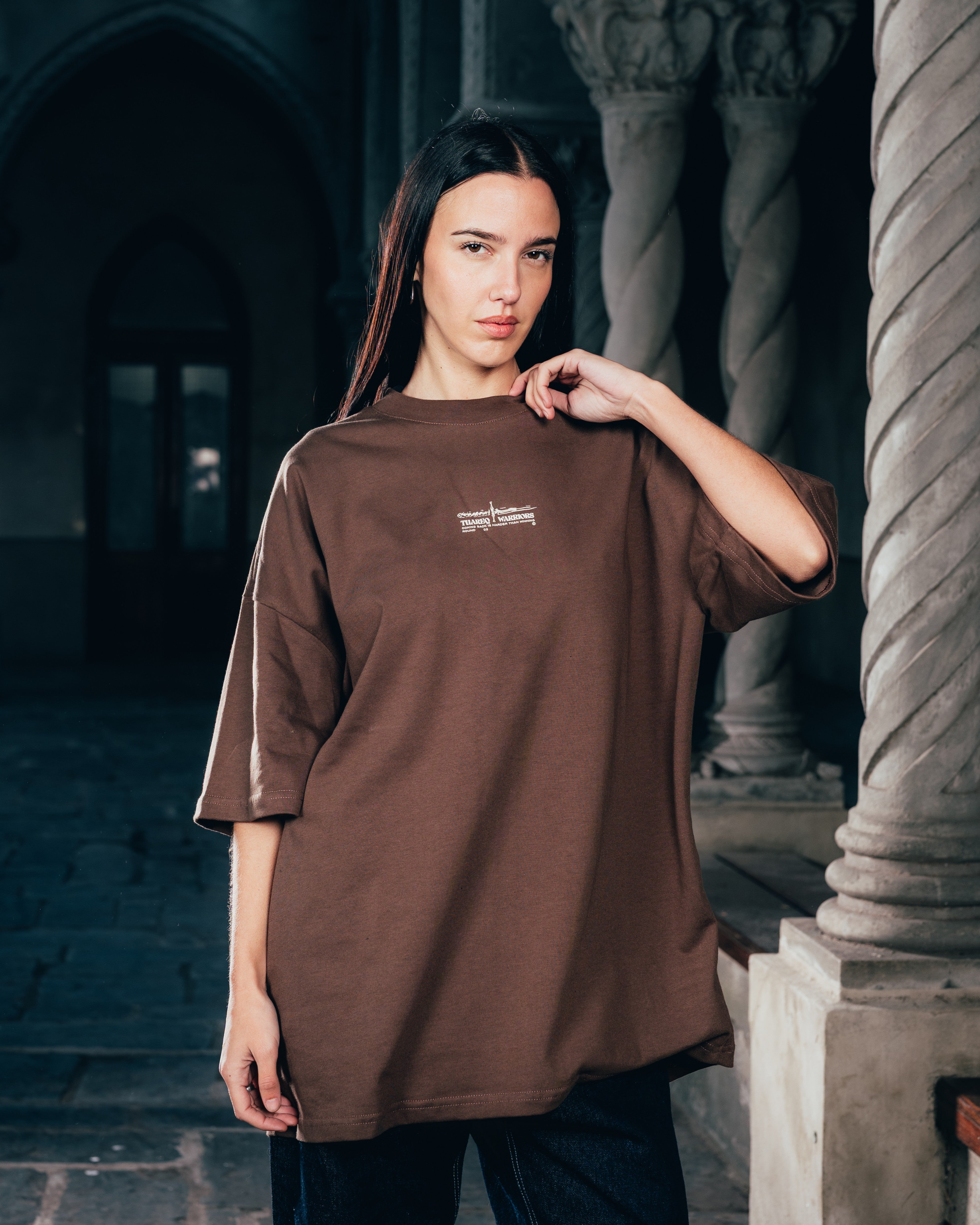 REMERA OVERSIZED [ WARRIOR ] DAGGER CHOCOLATE