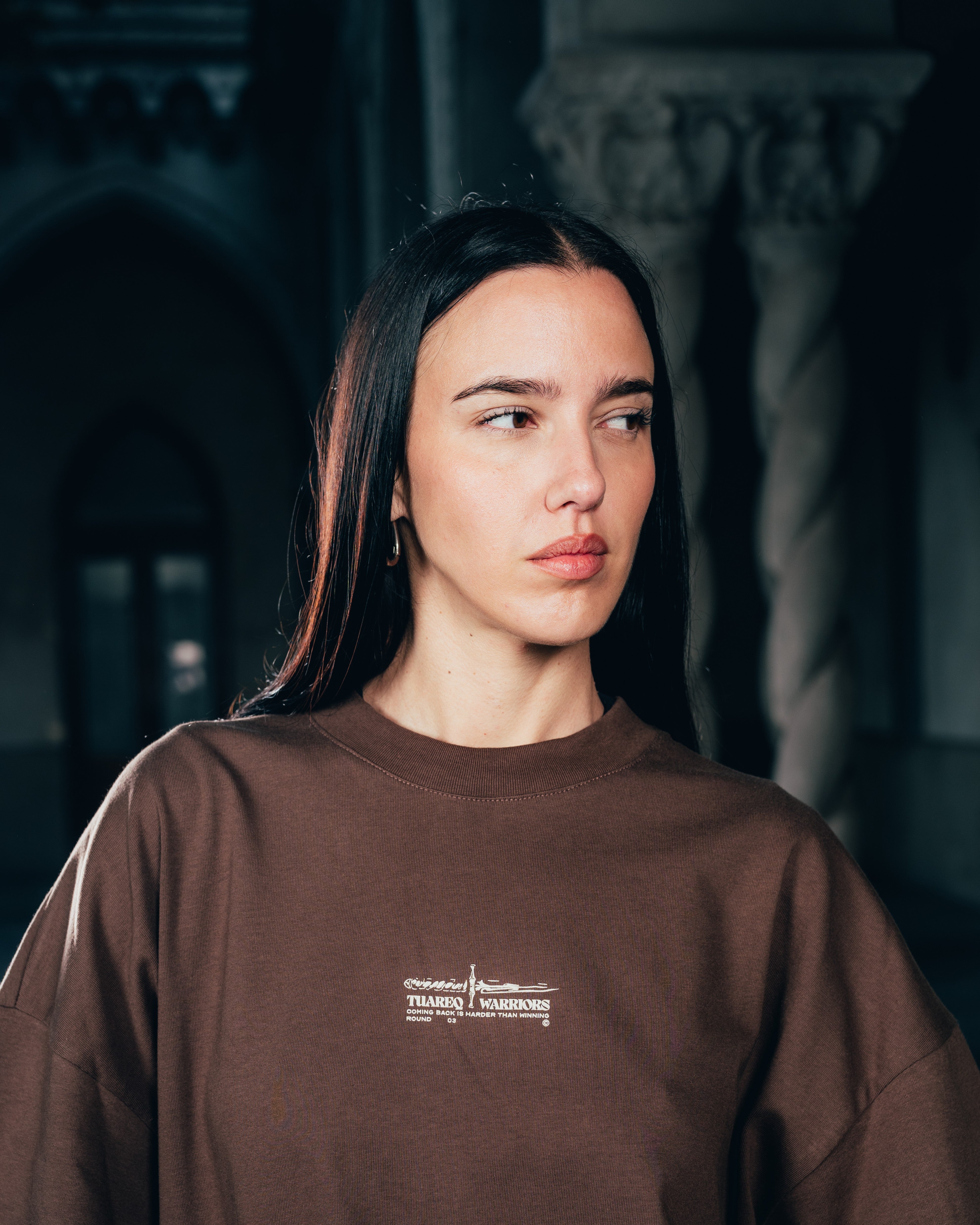 REMERA OVERSIZED [ WARRIOR ] DAGGER CHOCOLATE