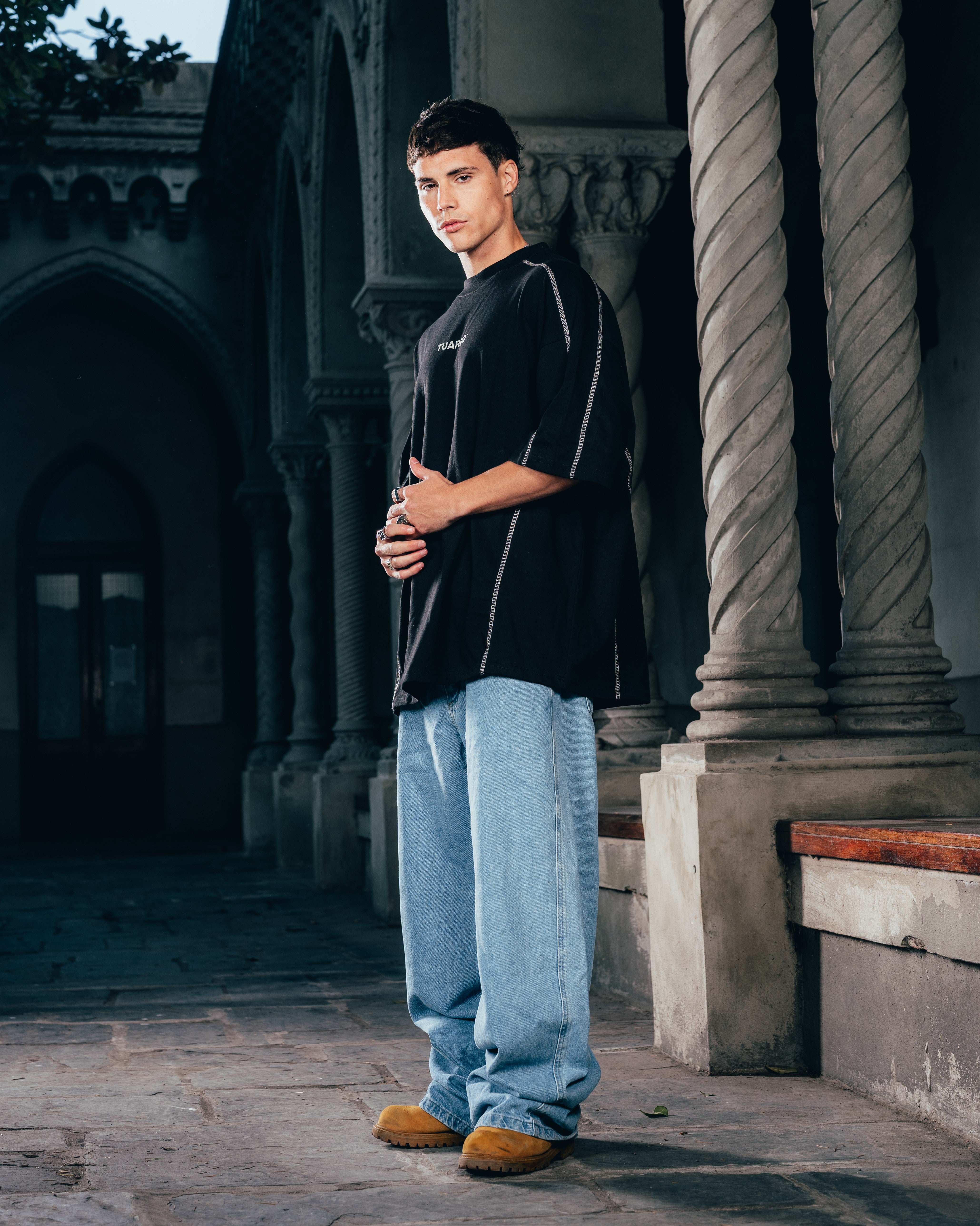 REMERA OVERSIZED [ WARRIOR ] RELIEVE BLACK