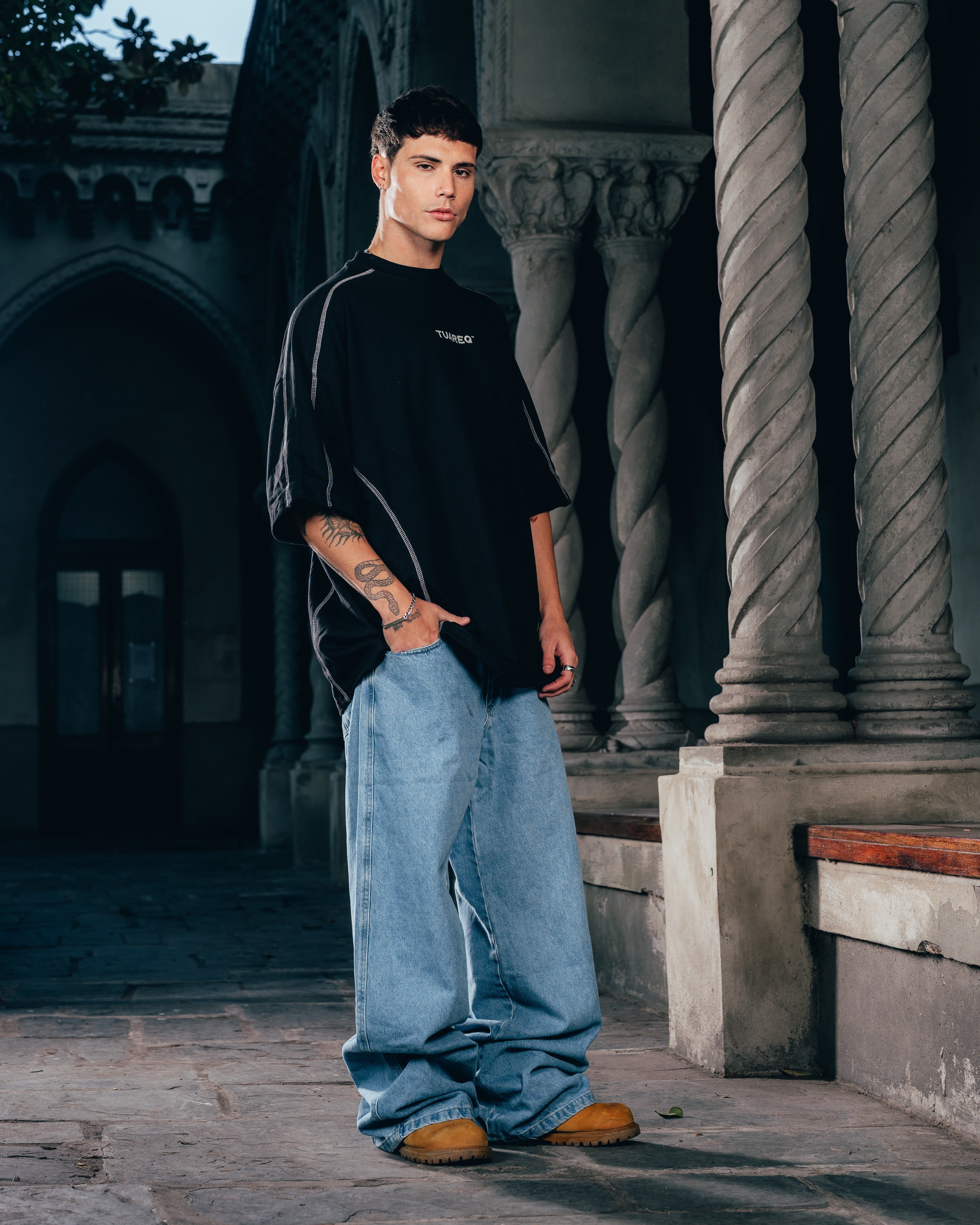REMERA OVERSIZED [ WARRIOR ] RELIEVE BLACK
