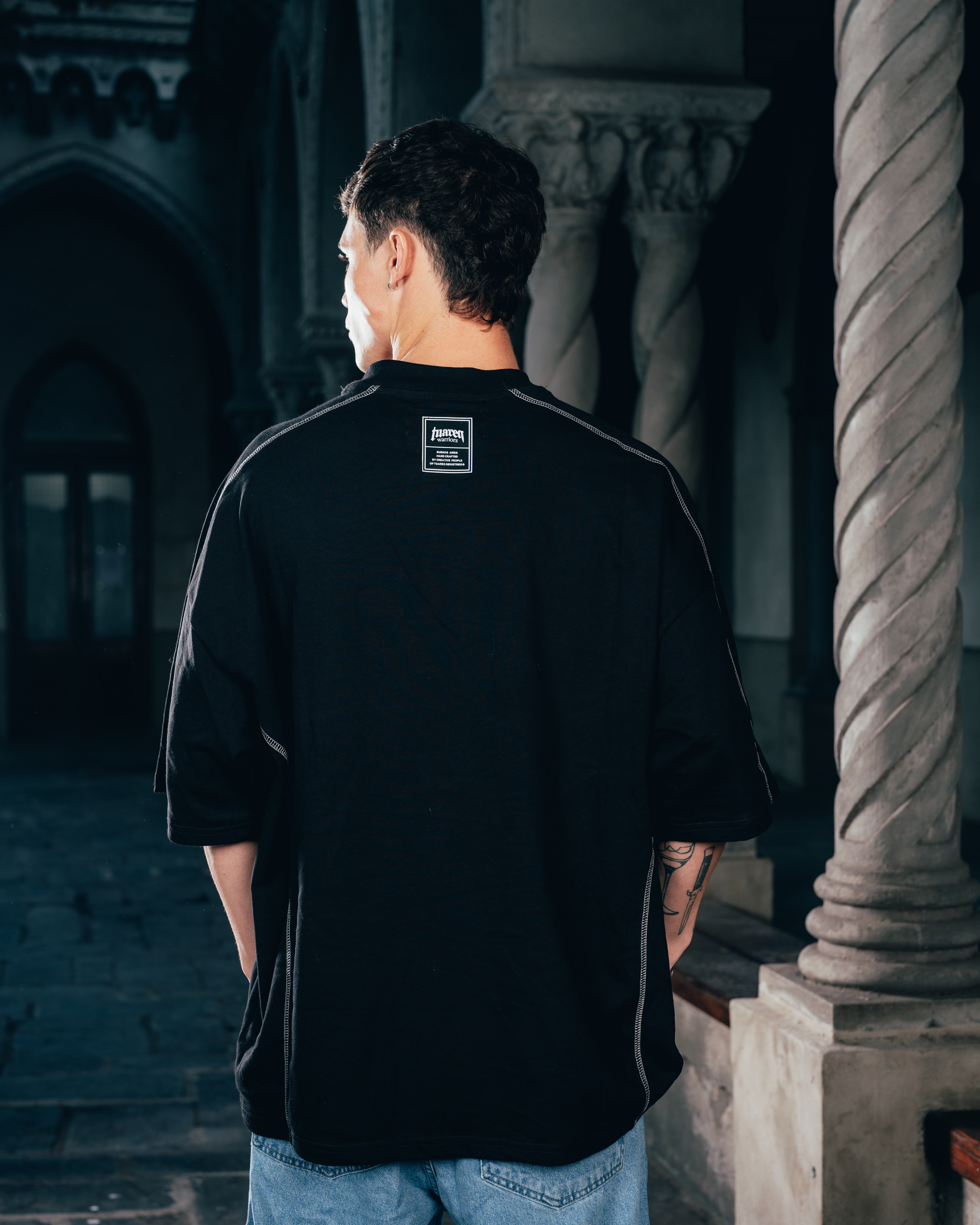 REMERA OVERSIZED [ WARRIOR ] RELIEVE BLACK