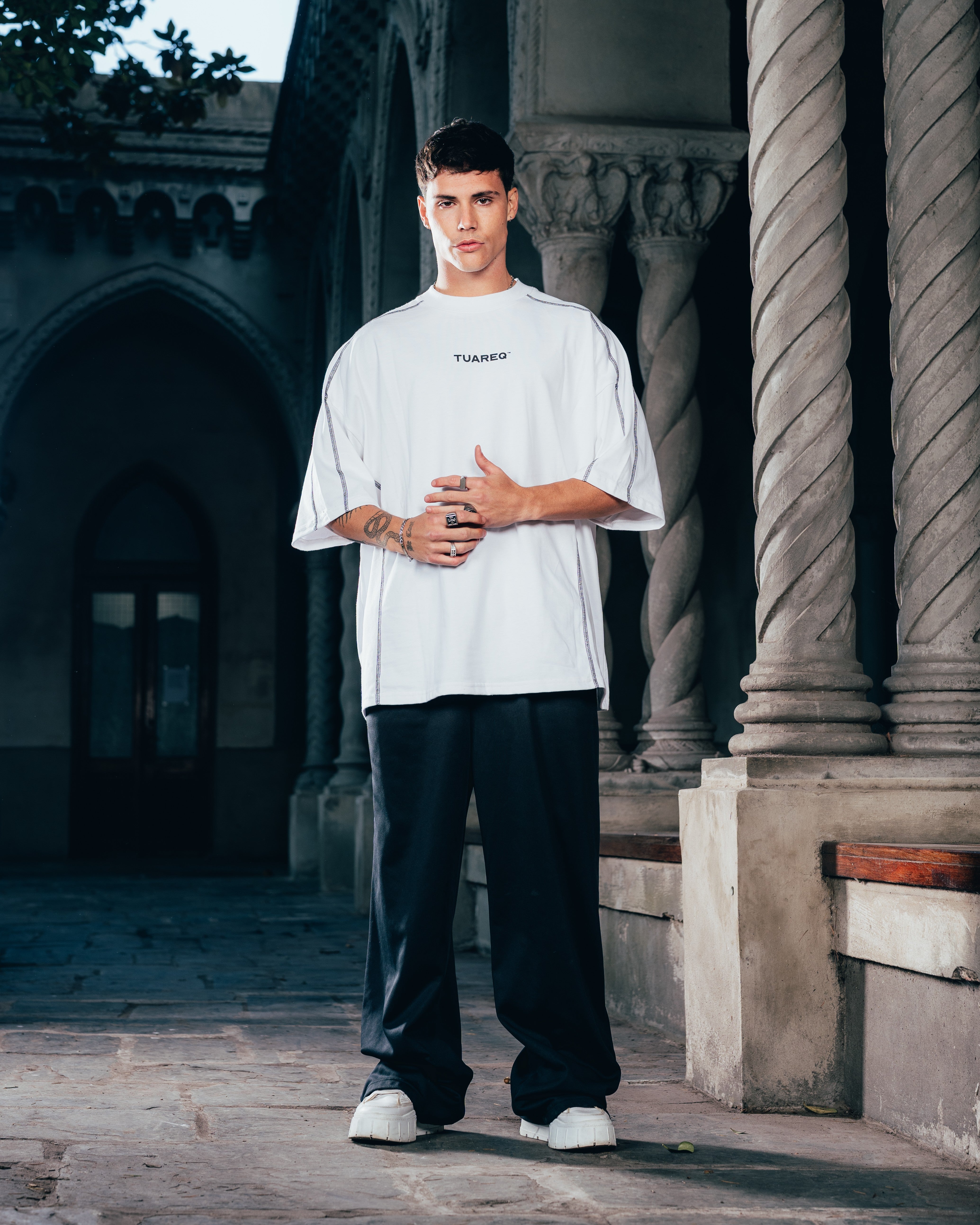 REMERA OVERSIZED [ WARRIOR ] RELIEVE WHITE