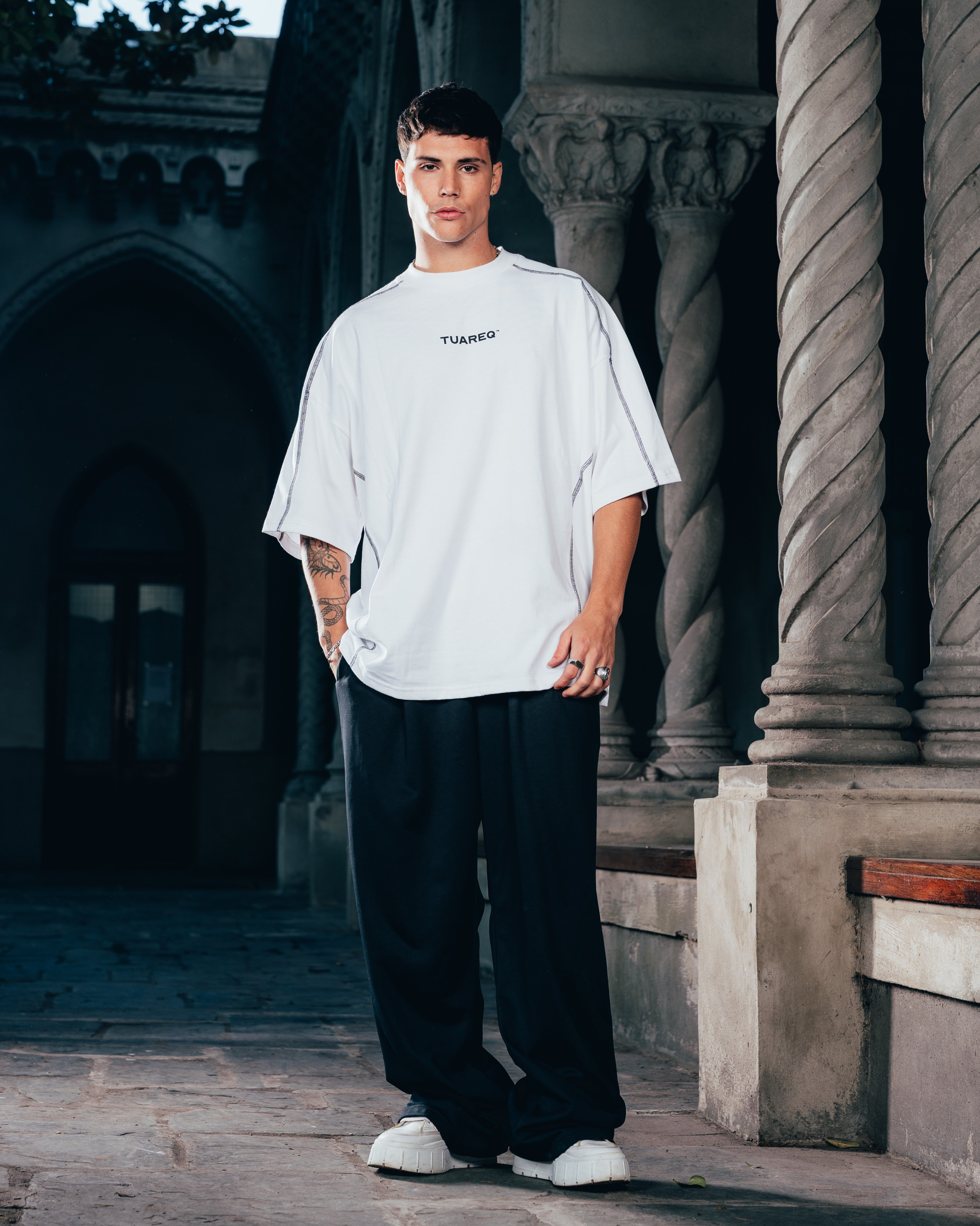 REMERA OVERSIZED [ WARRIOR ] RELIEVE WHITE