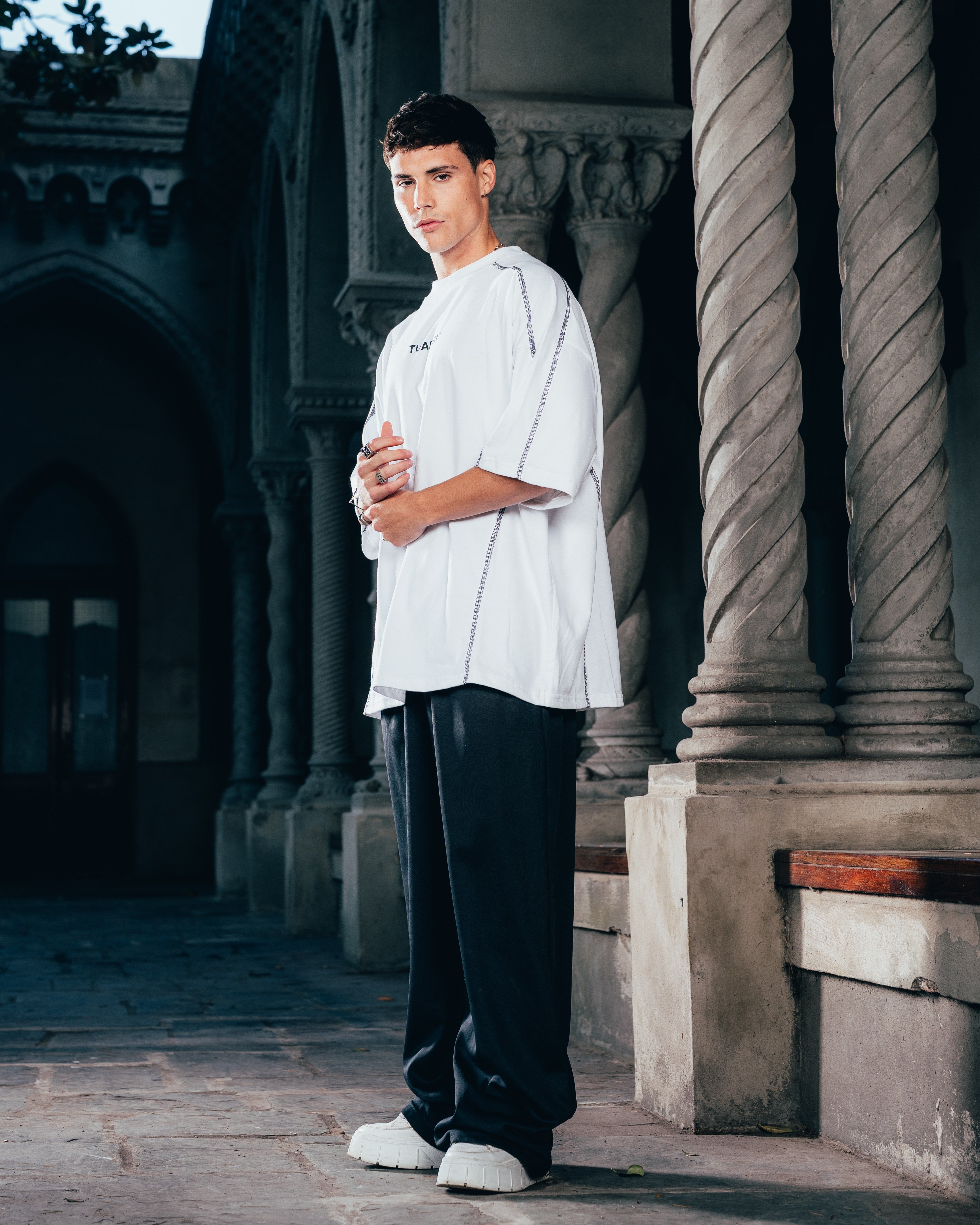 REMERA OVERSIZED [ WARRIOR ] RELIEVE WHITE
