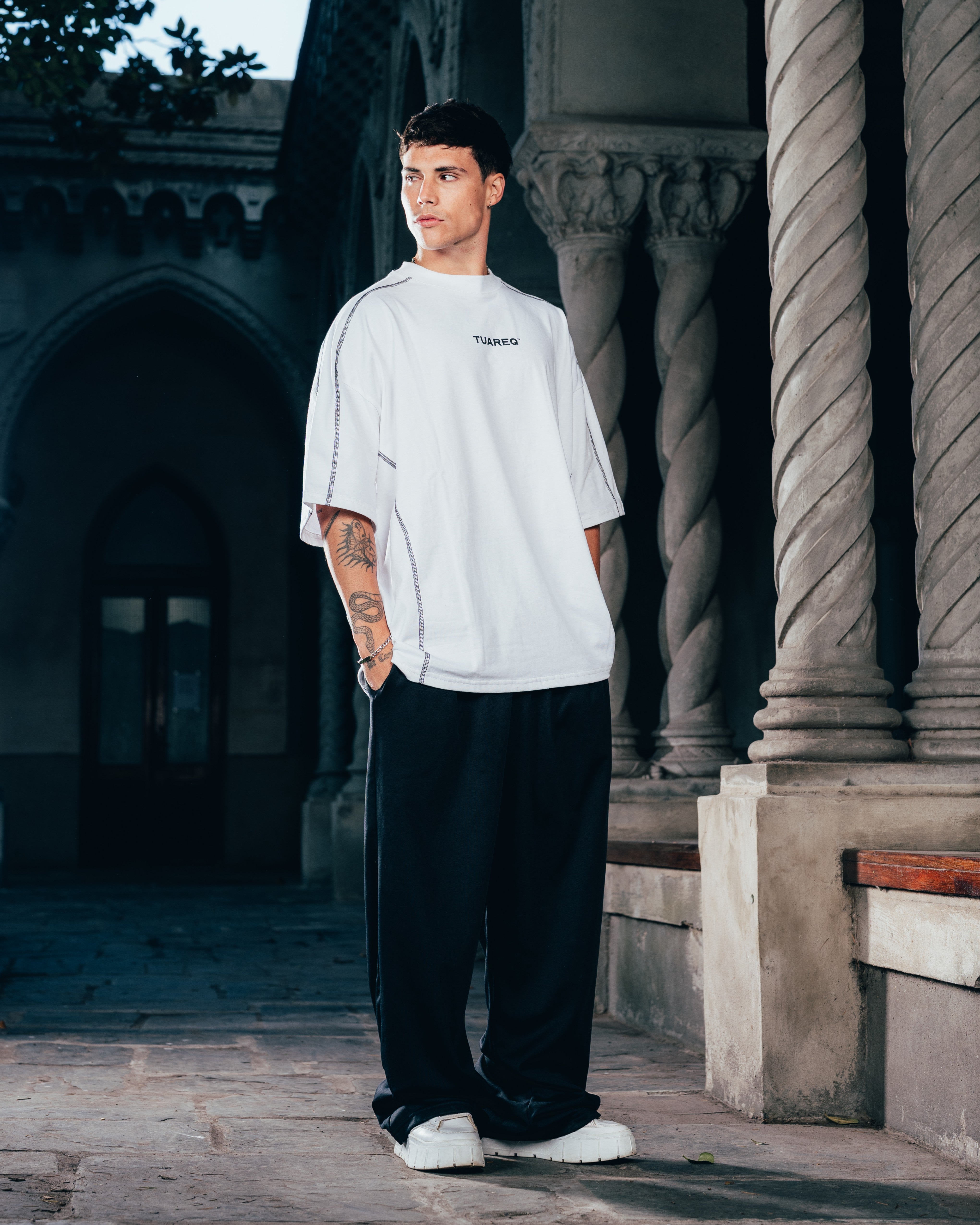 REMERA OVERSIZED [ WARRIOR ] RELIEVE WHITE