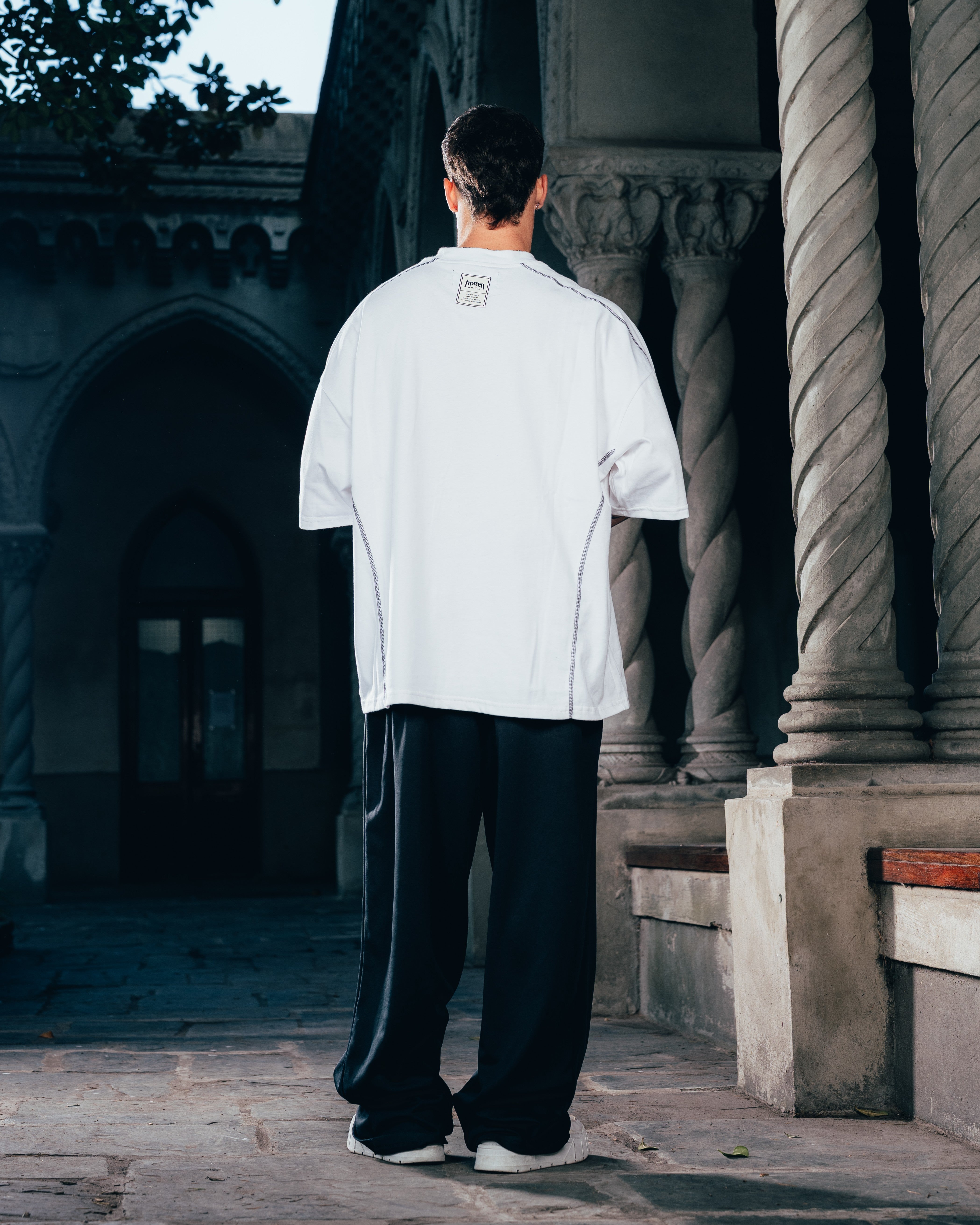 REMERA OVERSIZED [ WARRIOR ] RELIEVE WHITE