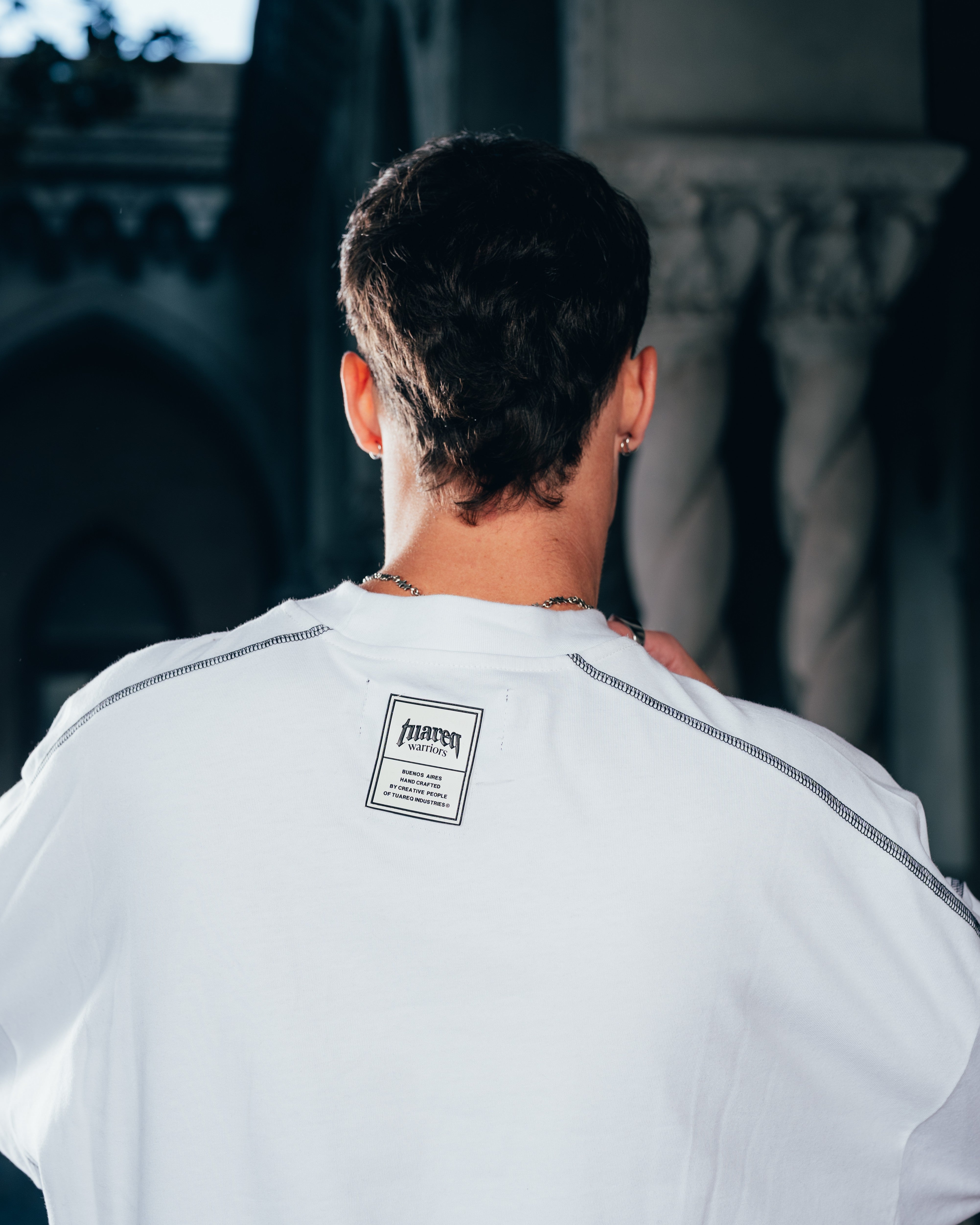 REMERA OVERSIZED [ WARRIOR ] RELIEVE WHITE