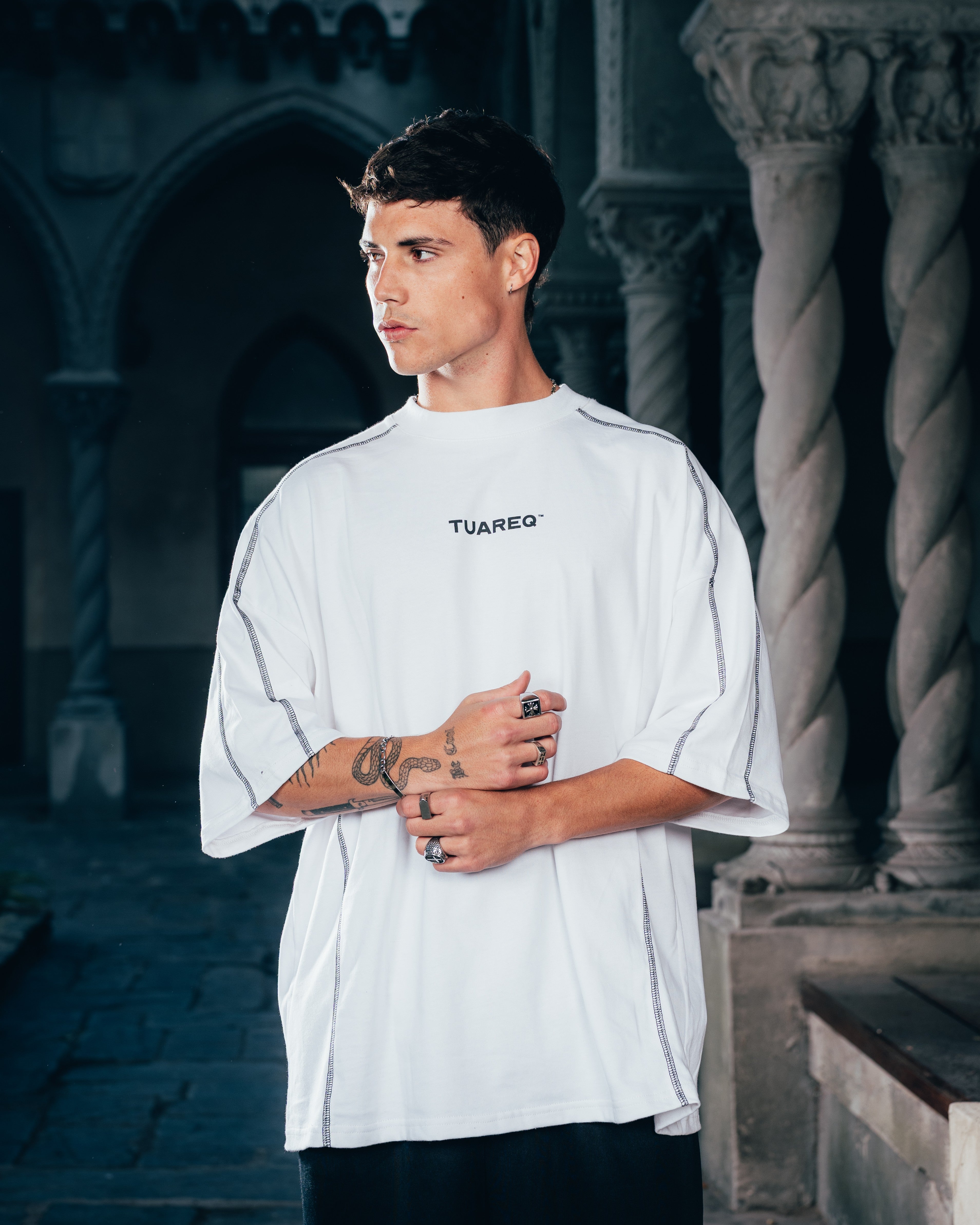 REMERA OVERSIZED [ WARRIOR ] RELIEVE WHITE