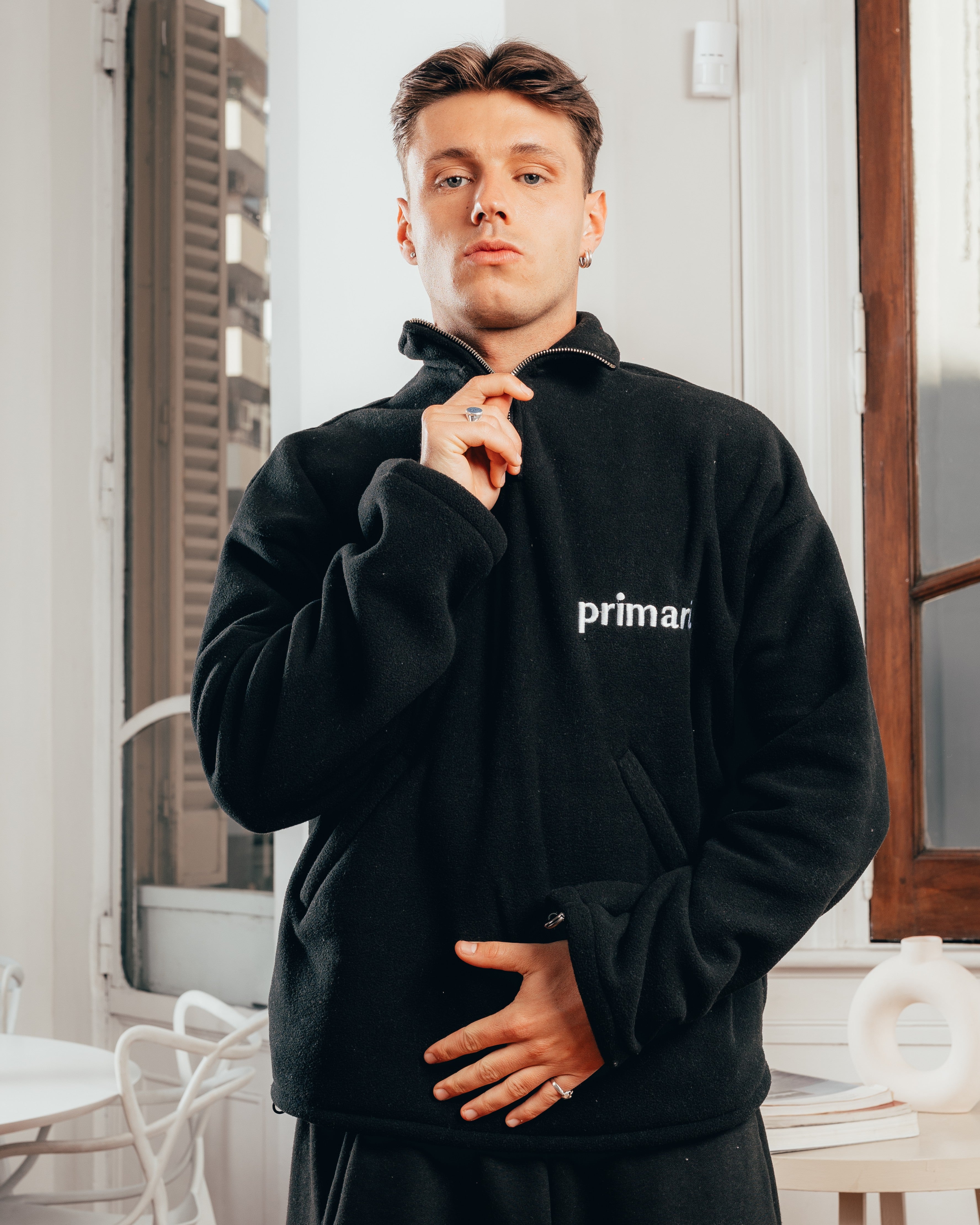 CREWNECK POLAR GRUESO [ PRIMARI ] BLACK