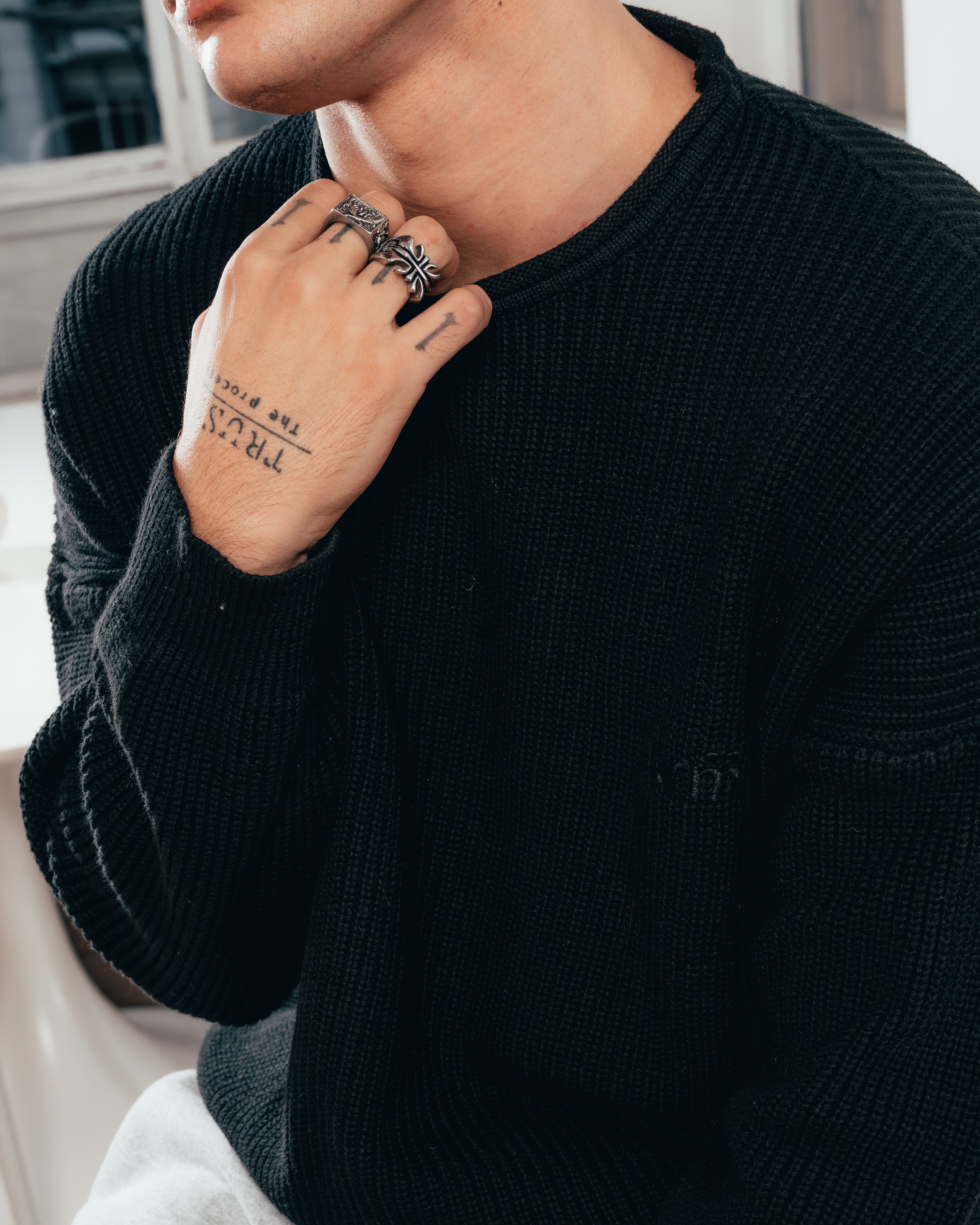 SWEATER TEJIDO PESADO [ PRIMARI ] BLACK