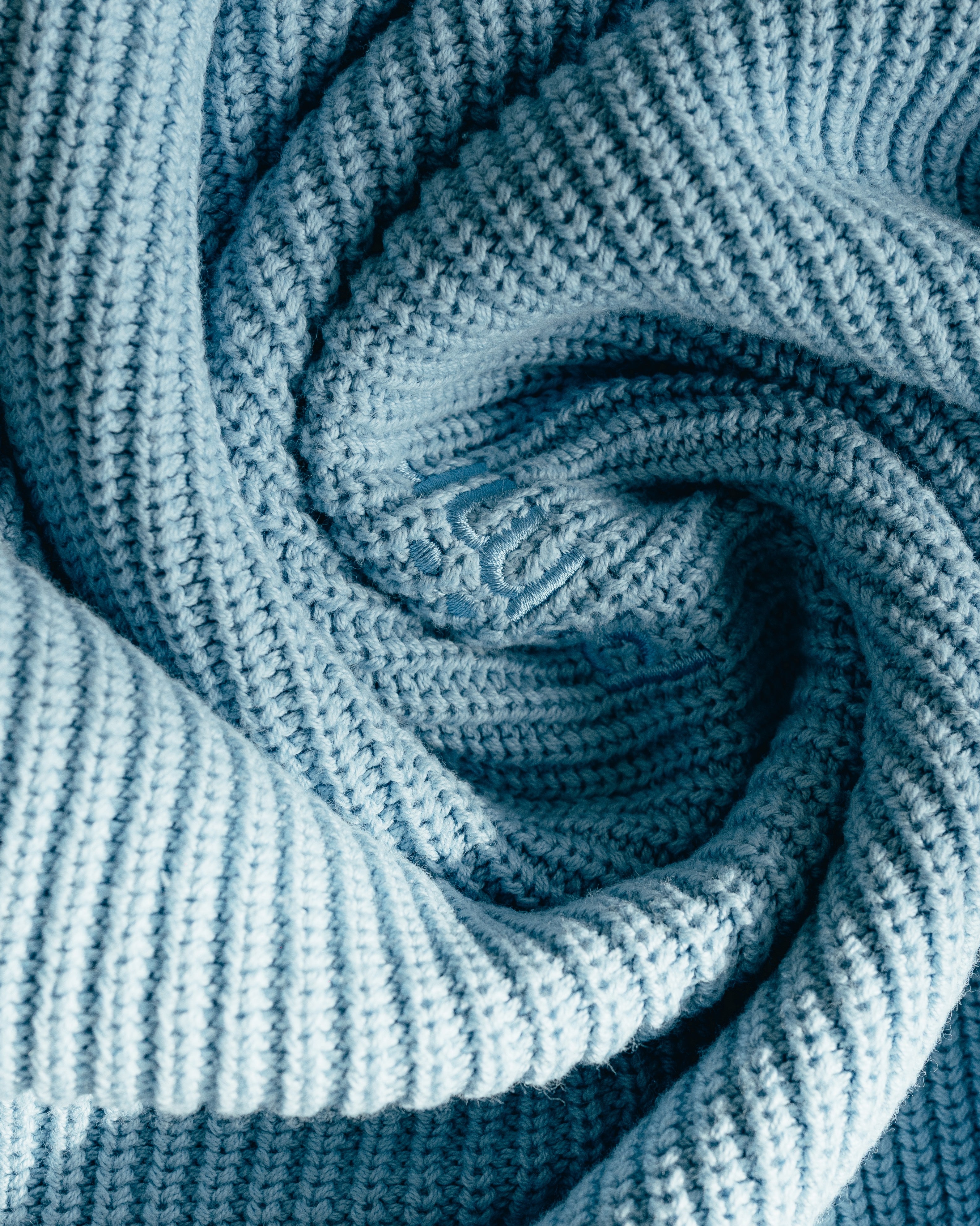 SWEATER TEJIDO PESADO [ PRIMARI ] SKY BLUE