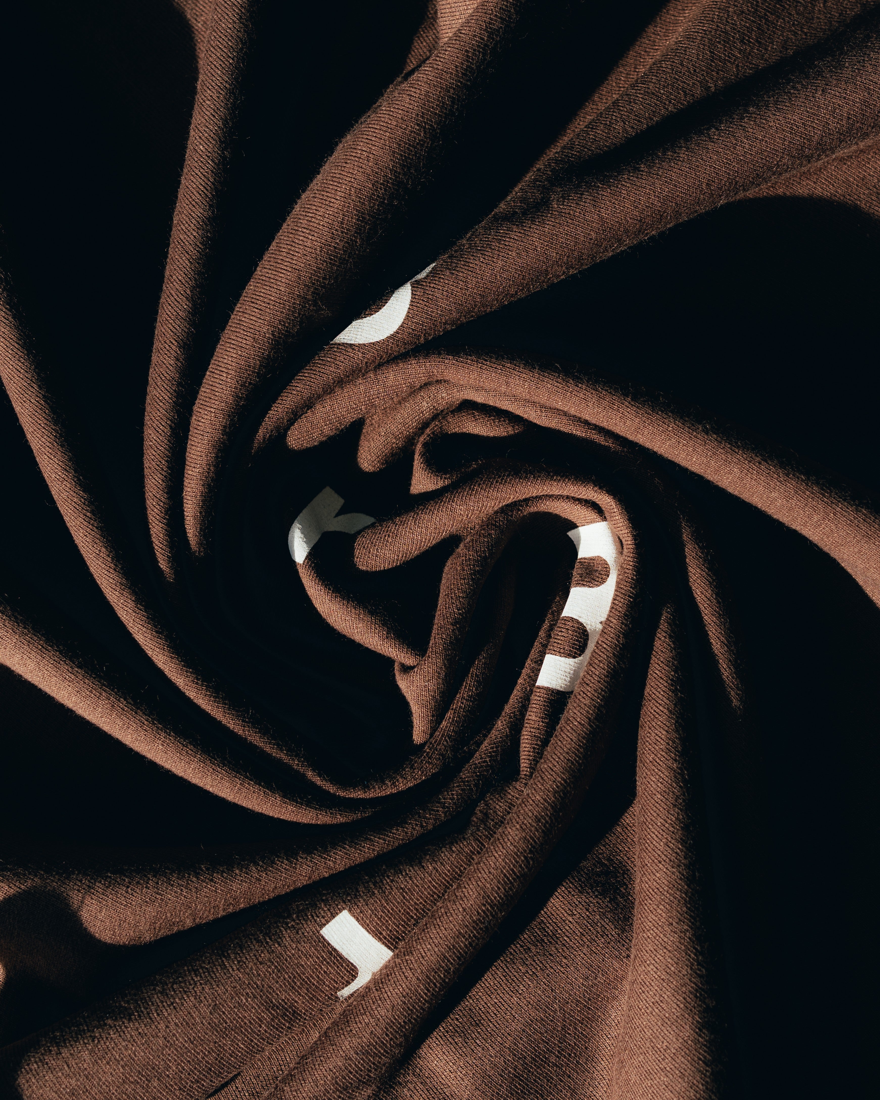 REMERA EXTRA PESADA SEMIOVER LETTER [ PRIMARI ] BROWN