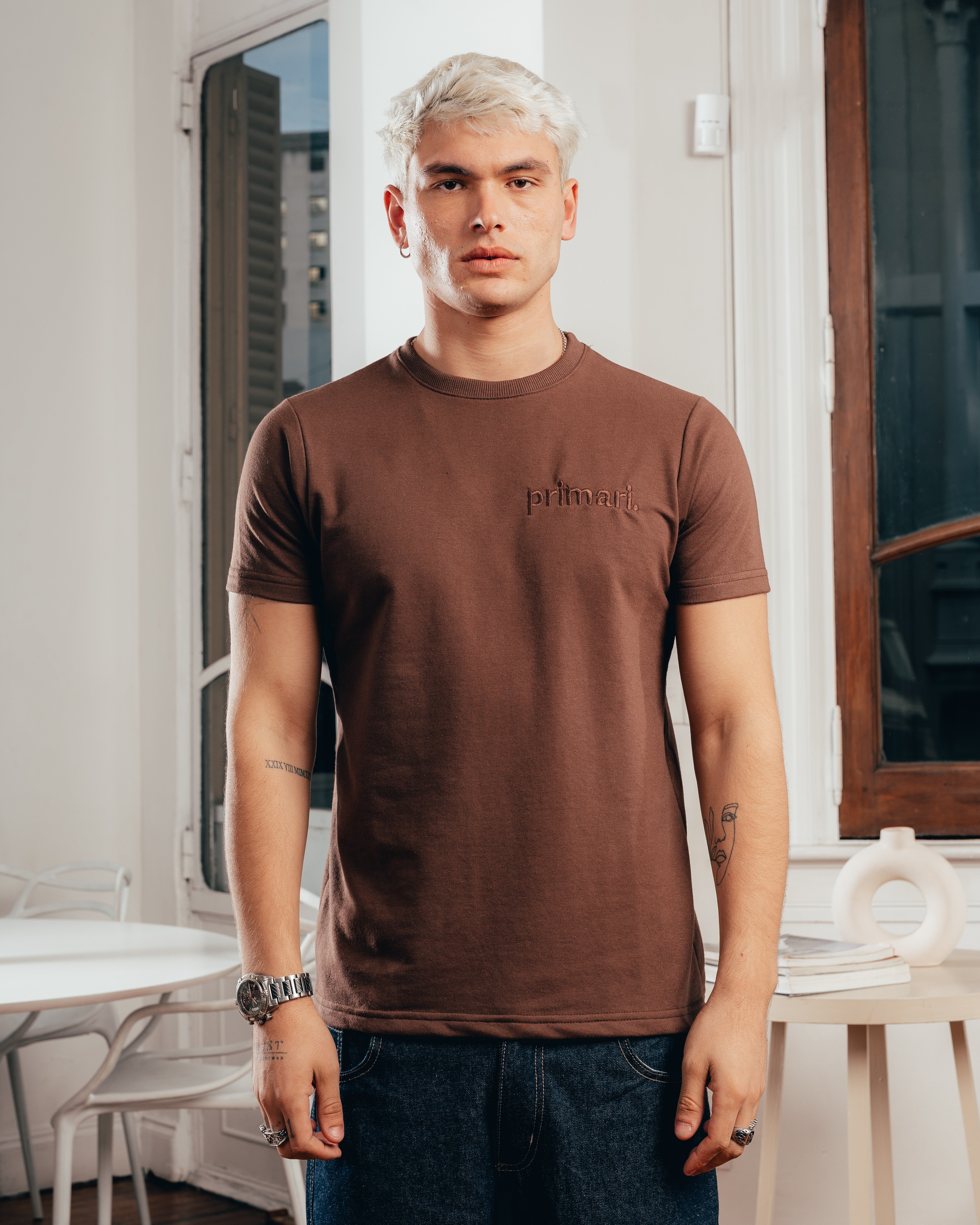 REMERA REGULAR FIT [ PRIMARI ] BROWN
