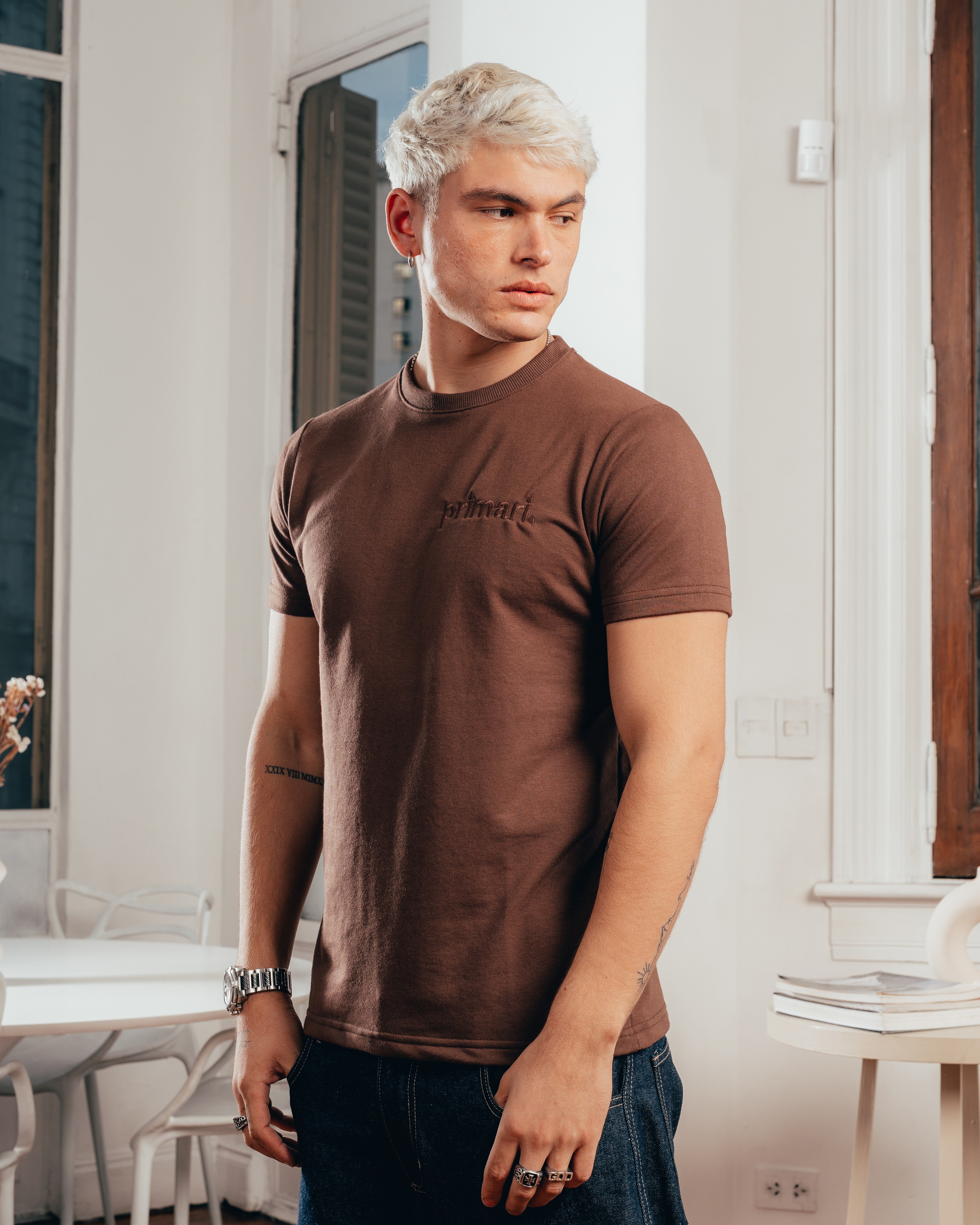 REMERA REGULAR FIT [ PRIMARI ] BROWN