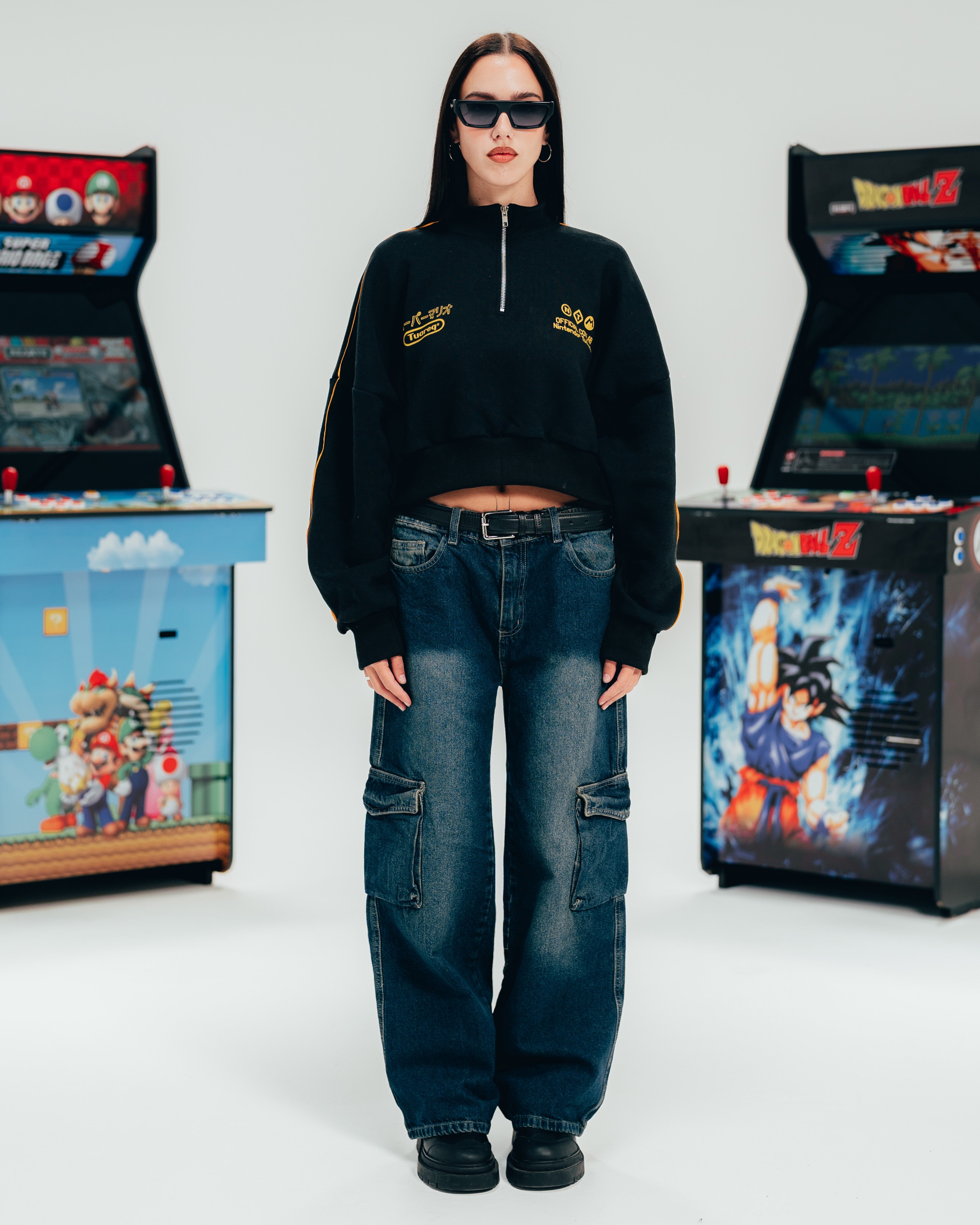 BUZO CROP  [ NINTENDO ] FEMME BLACK