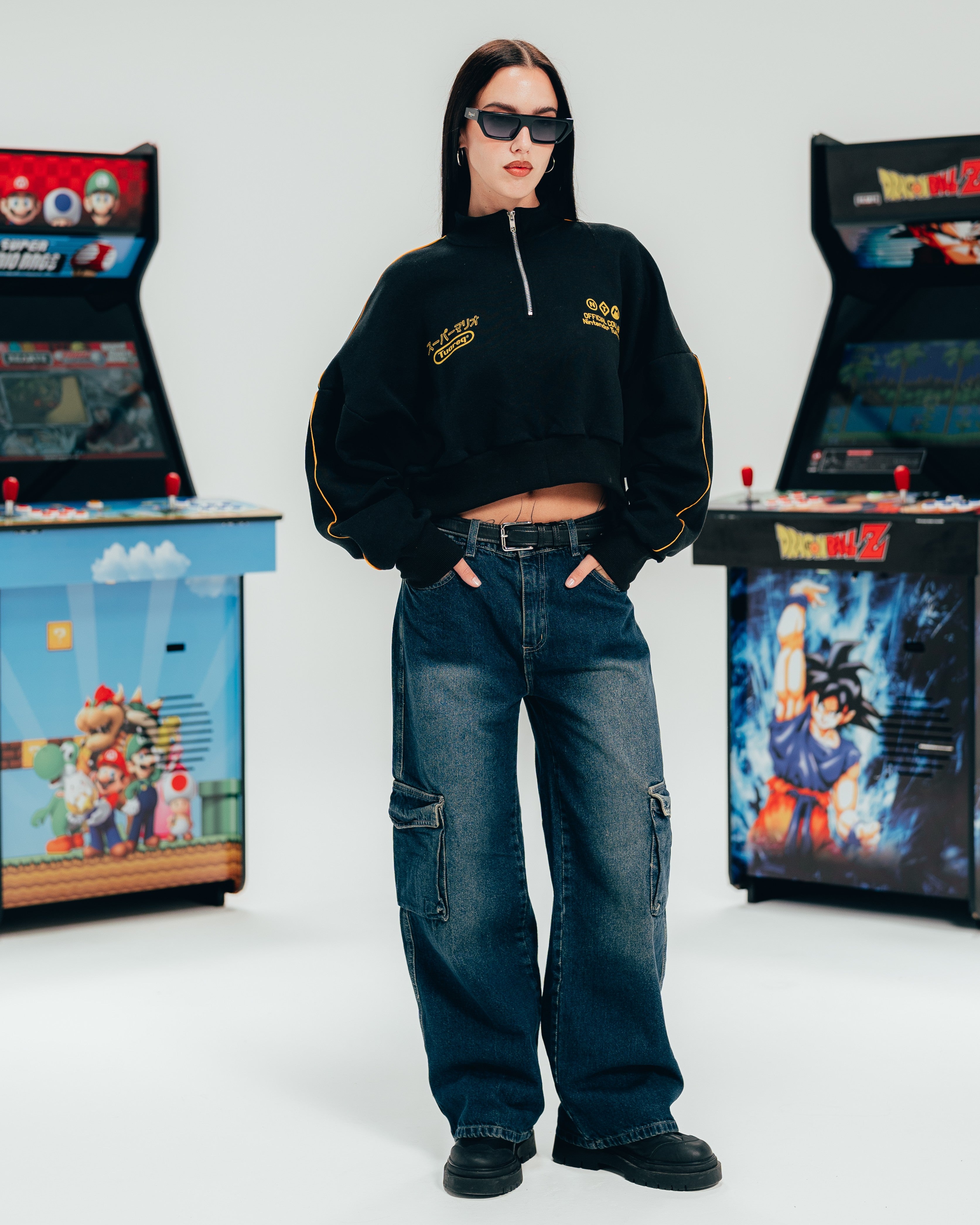BUZO CROP  [ NINTENDO ] FEMME BLACK
