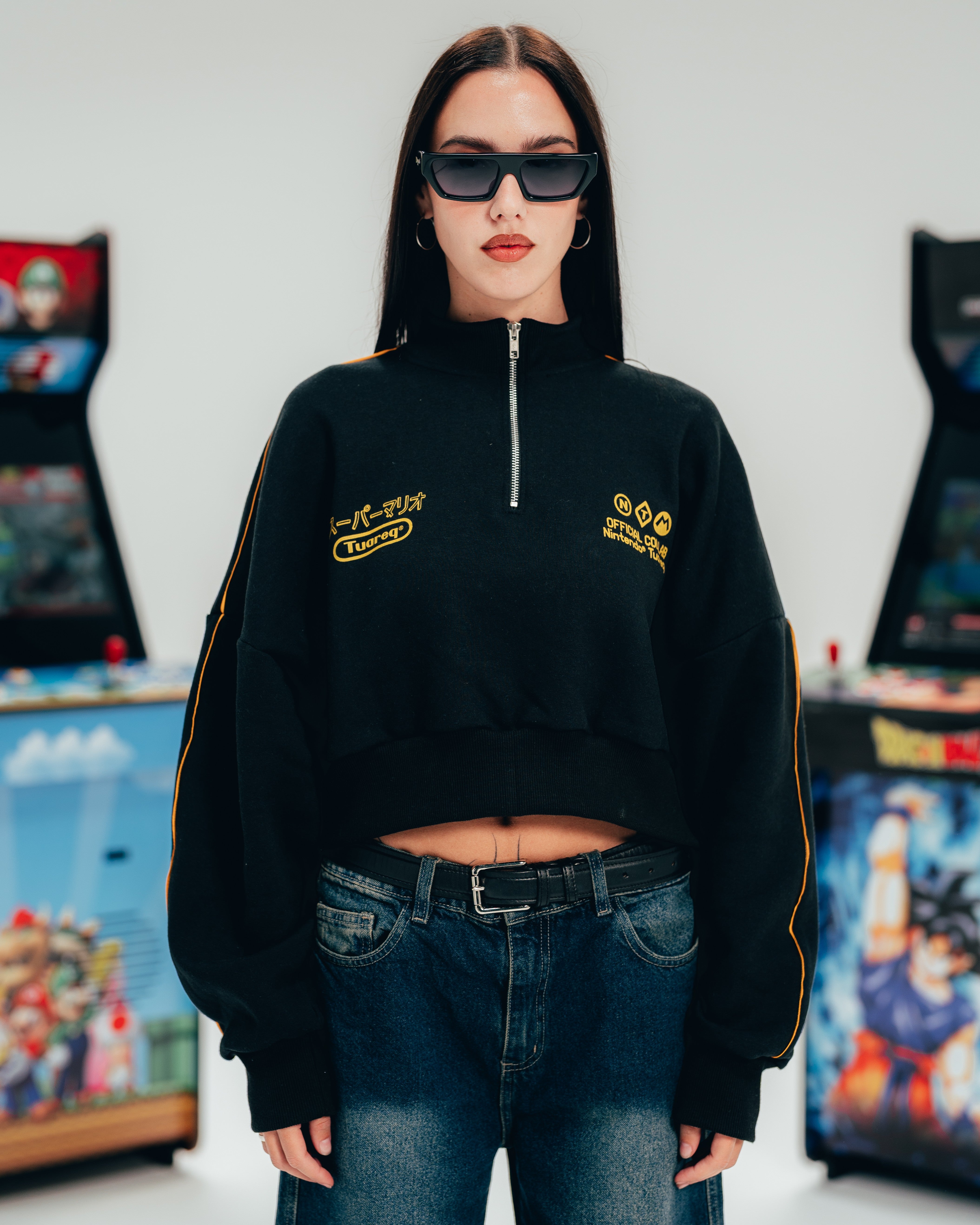 BUZO CROP  [ NINTENDO ] FEMME BLACK
