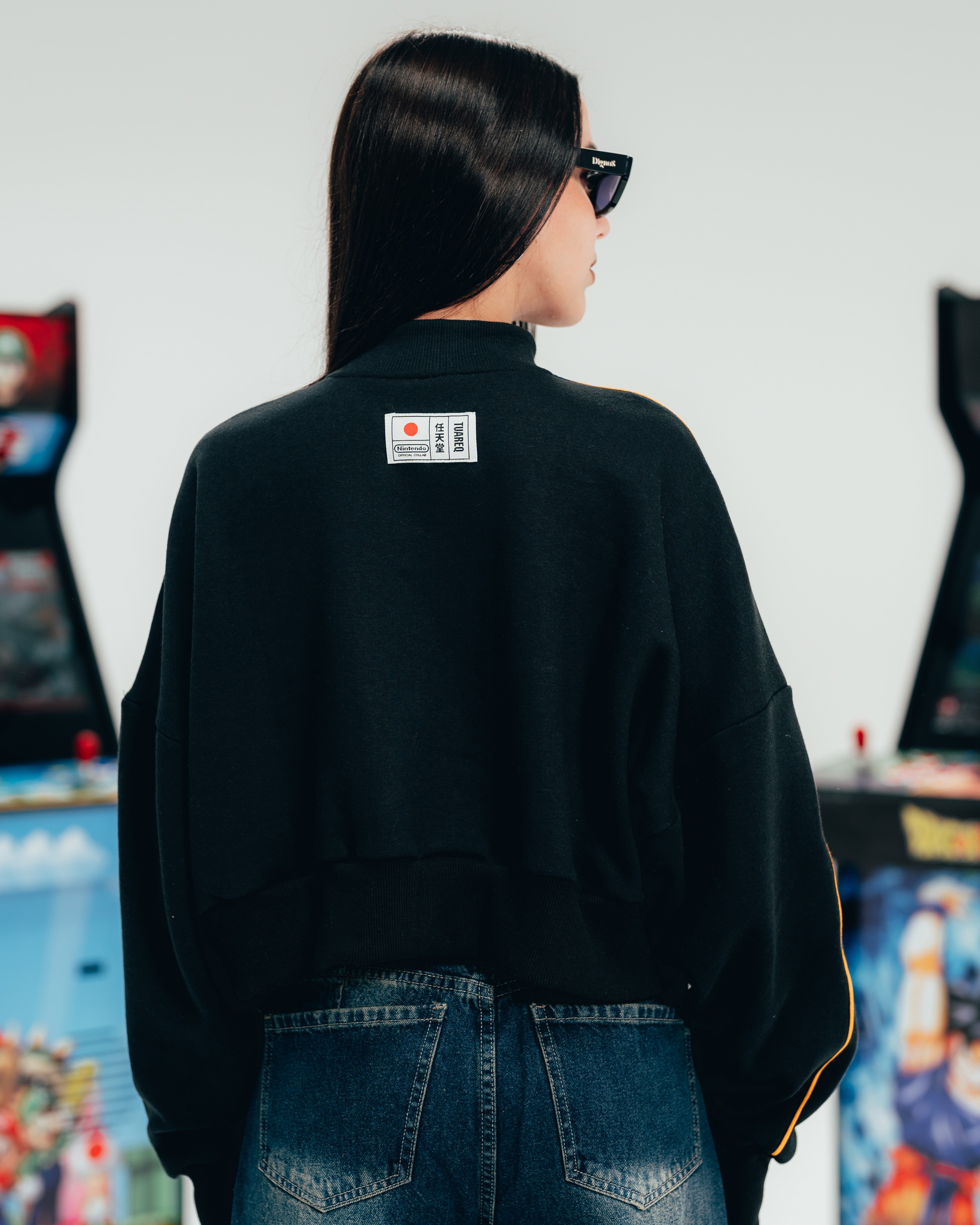 BUZO CROP  [ NINTENDO ] FEMME BLACK