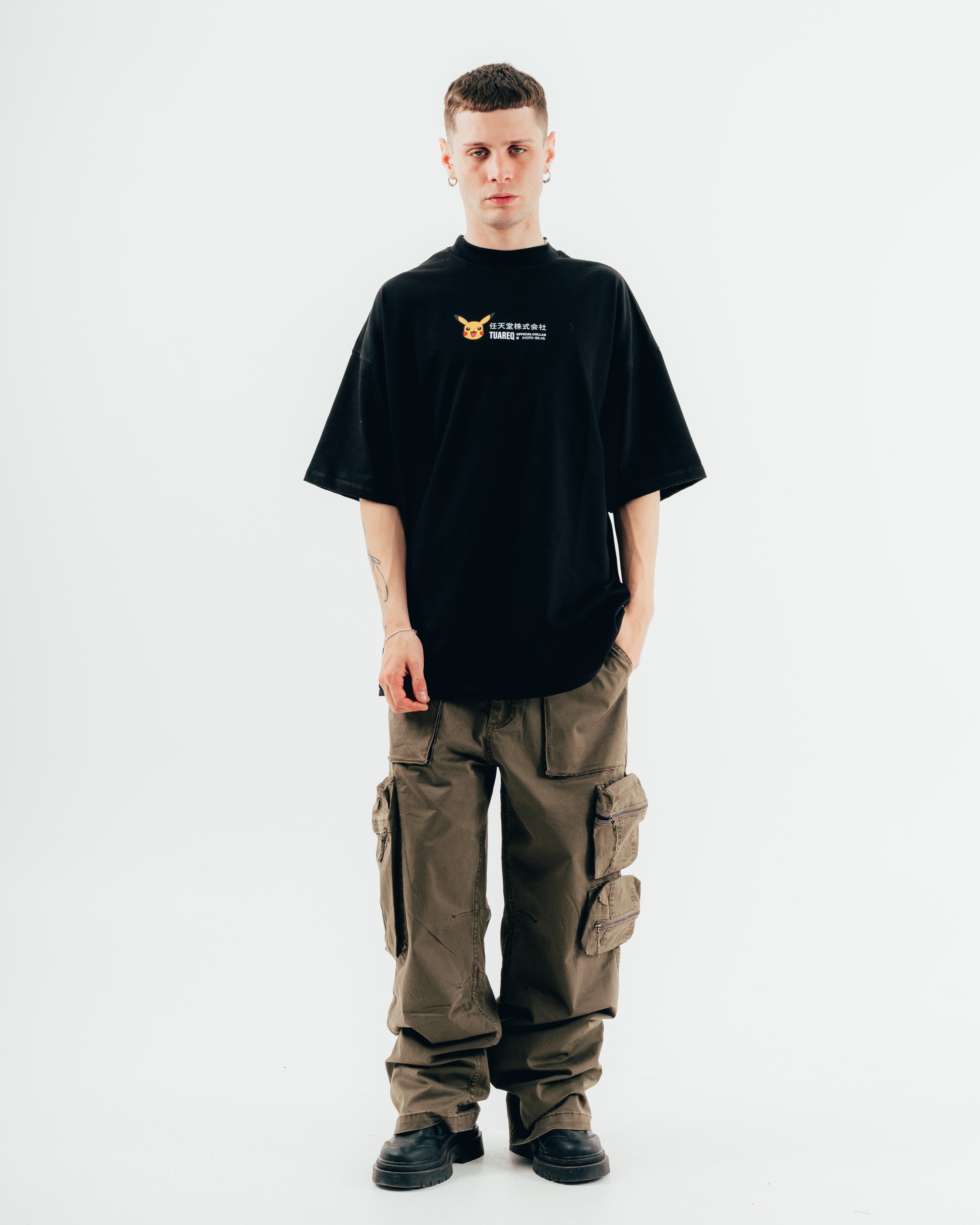 REMERA OVERSIZED [ NINTENDO ] PIKACHU BLACK