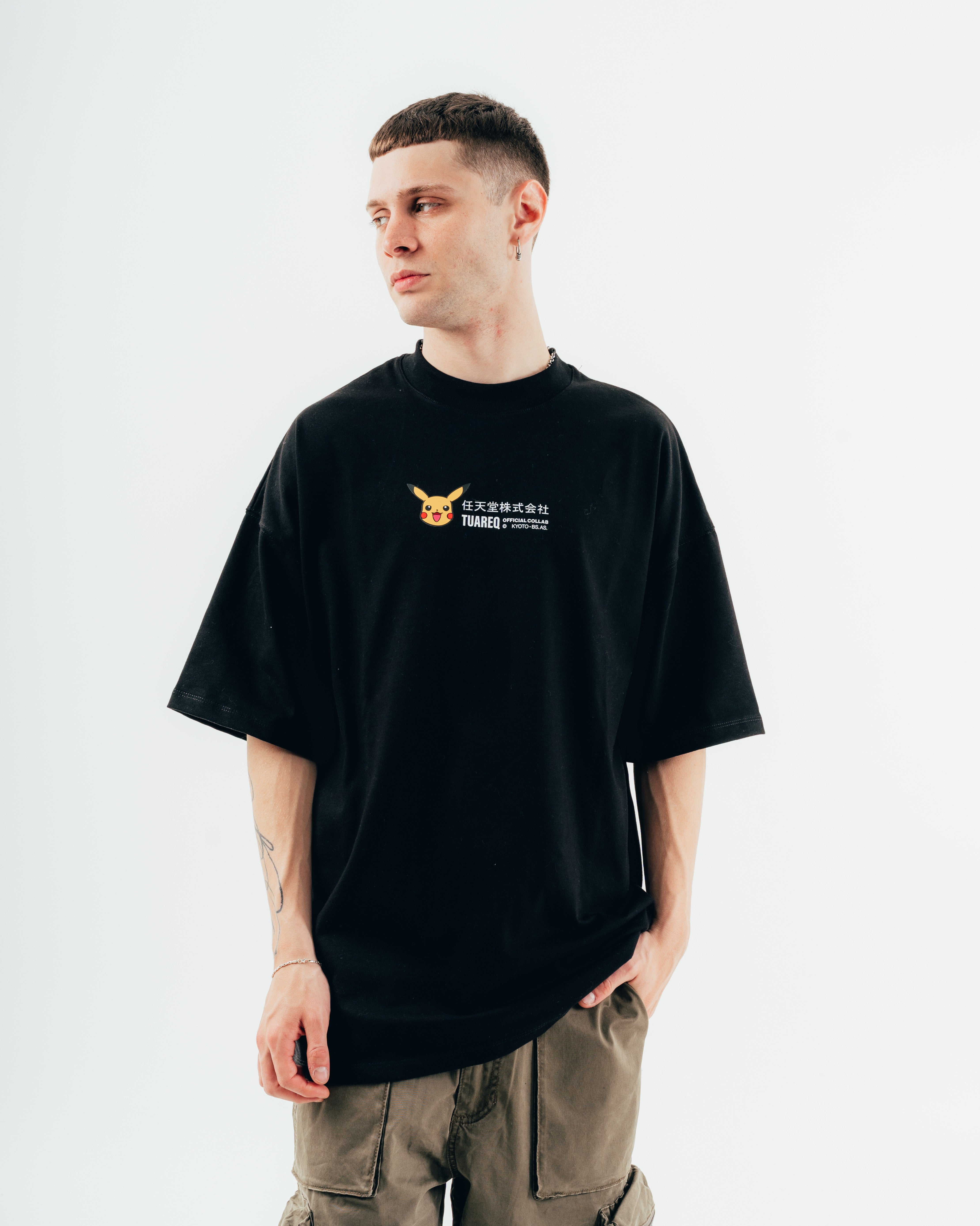 REMERA OVERSIZED [ NINTENDO ] PIKACHU BLACK