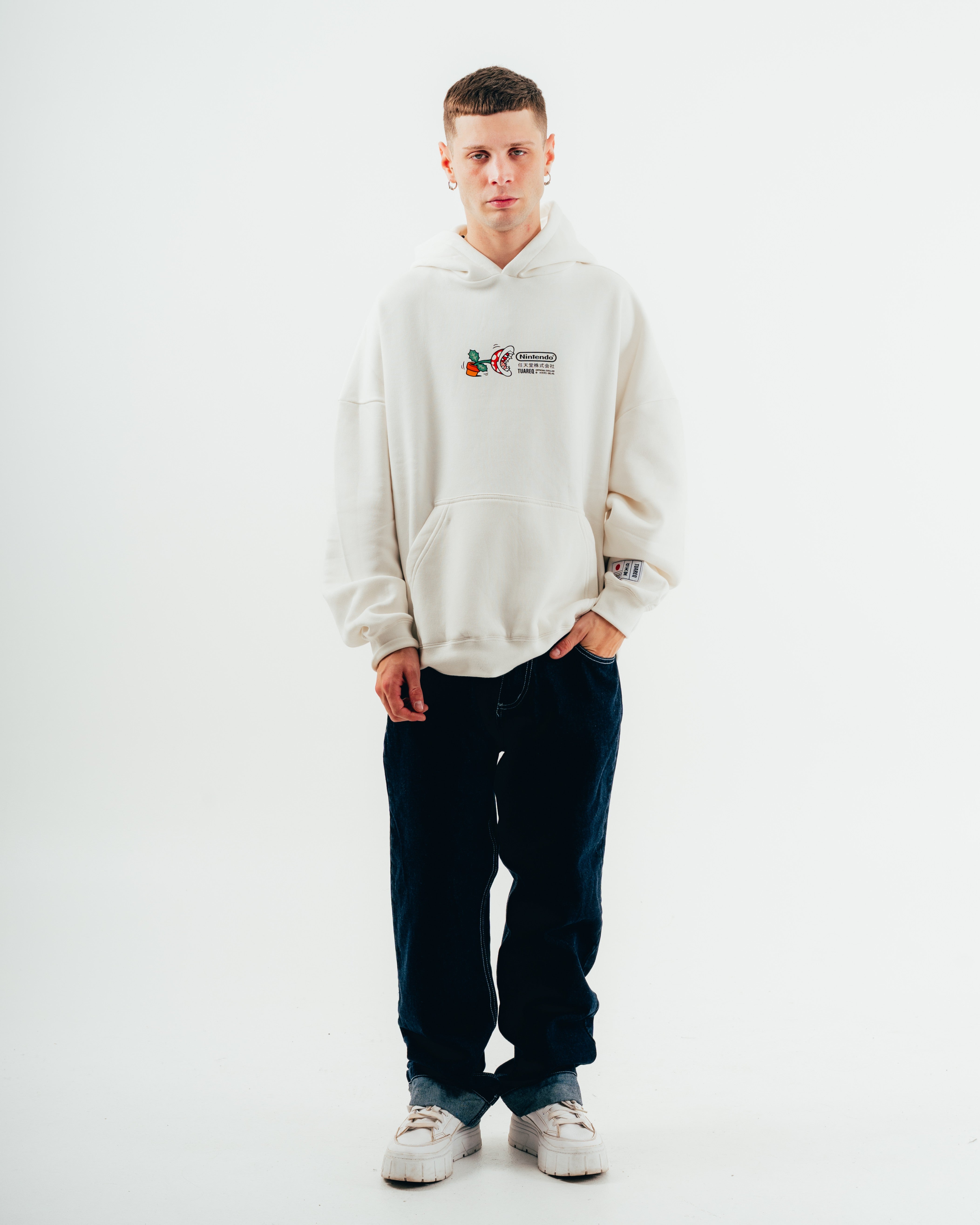 HOODIE [ NINTENDO ] PLANTA PIRAÑA CRUDO