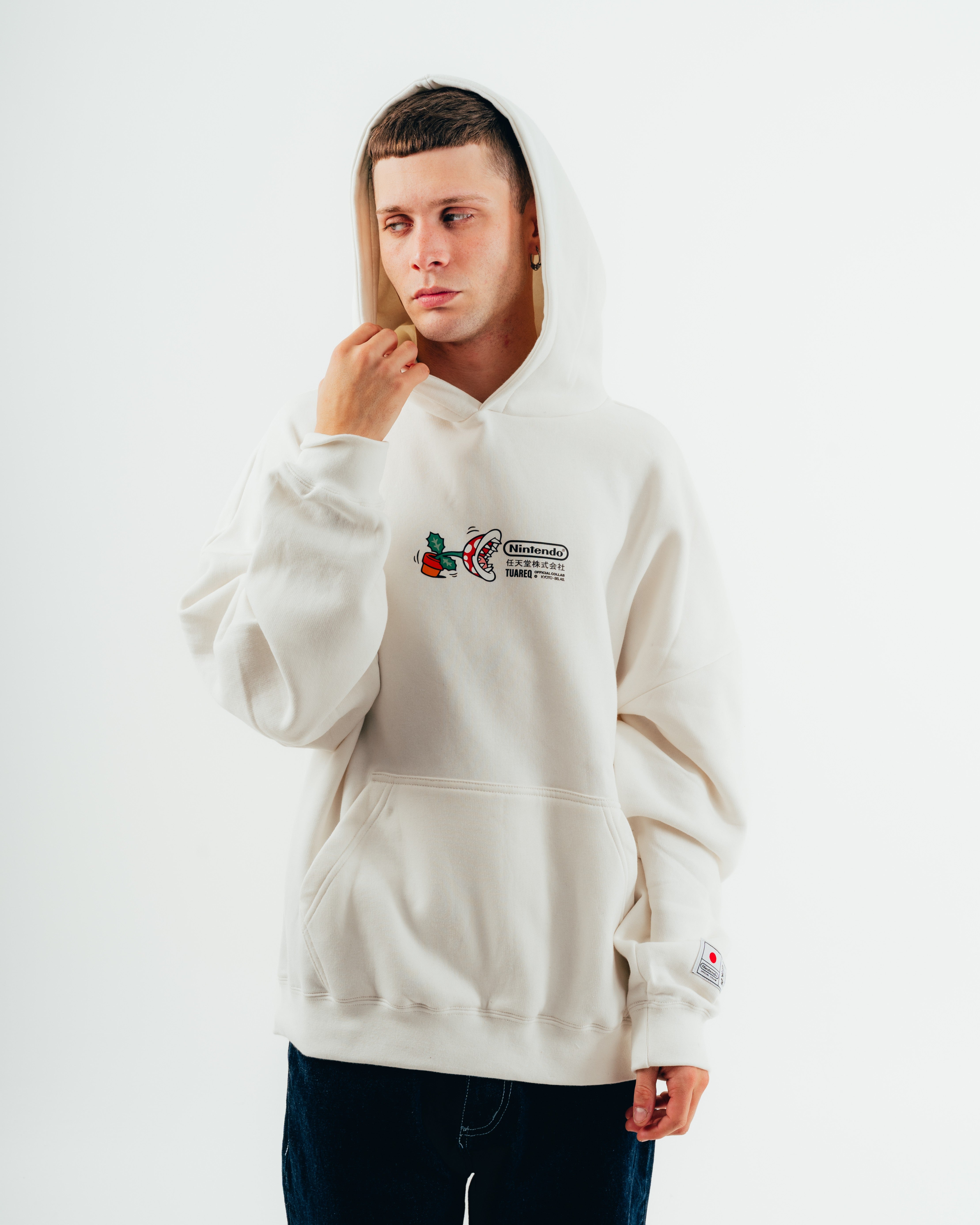 HOODIE [ NINTENDO ] PLANTA PIRAÑA CRUDO