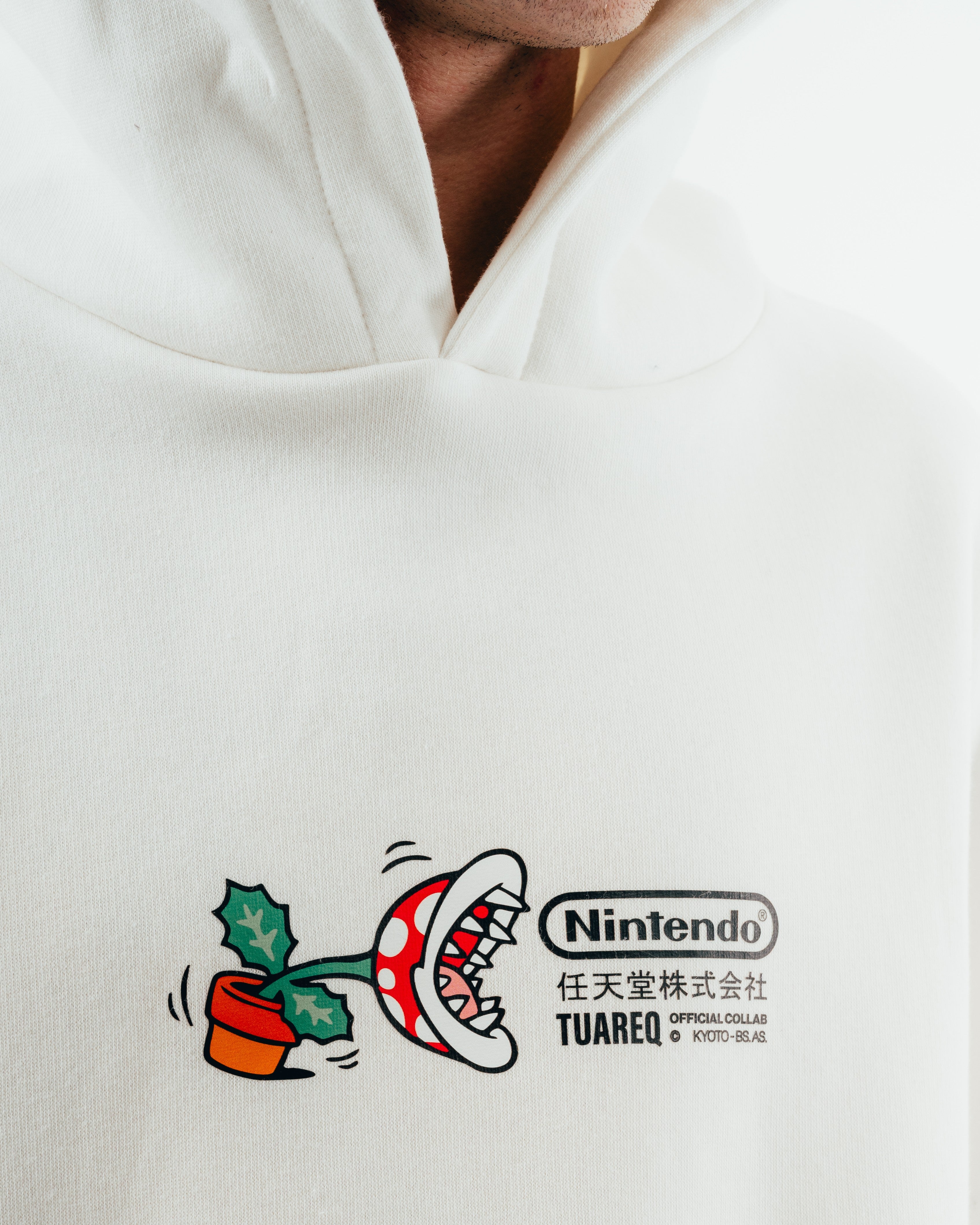 HOODIE [ NINTENDO ] PLANTA PIRAÑA CRUDO