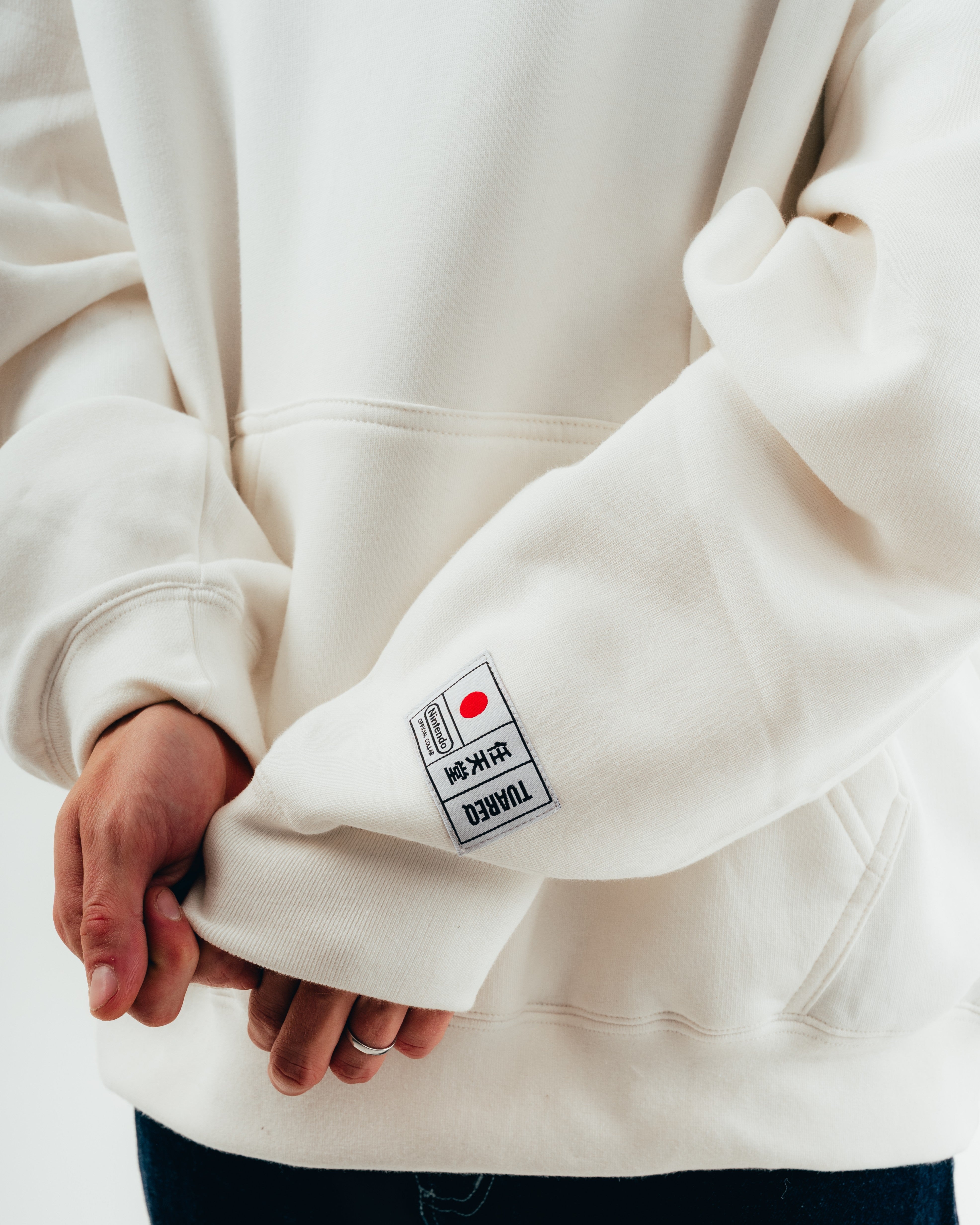 HOODIE [ NINTENDO ] PLANTA PIRAÑA CRUDO