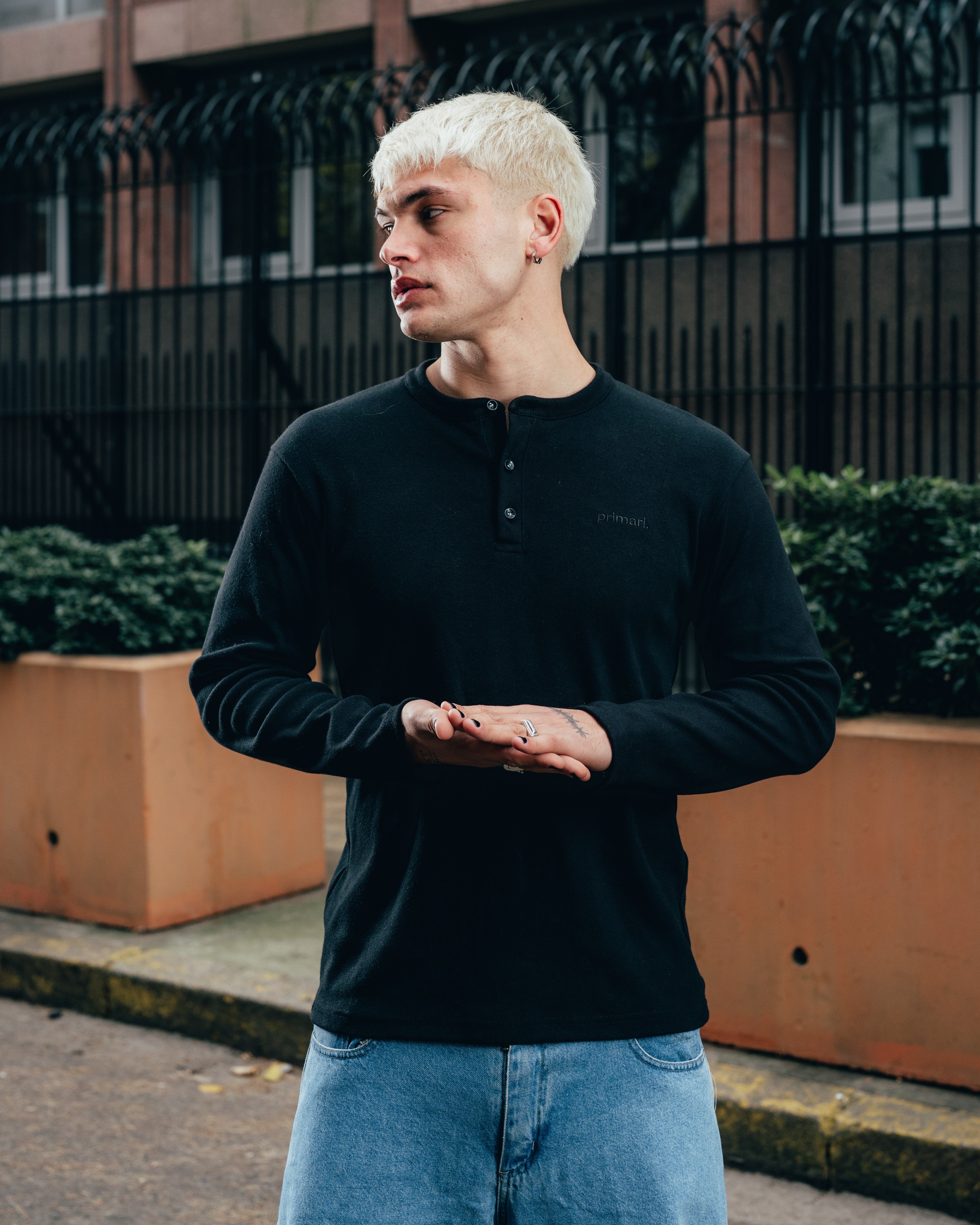 REMERA HENLEY MANGA LARGA [ PRIMARI ] BLACK