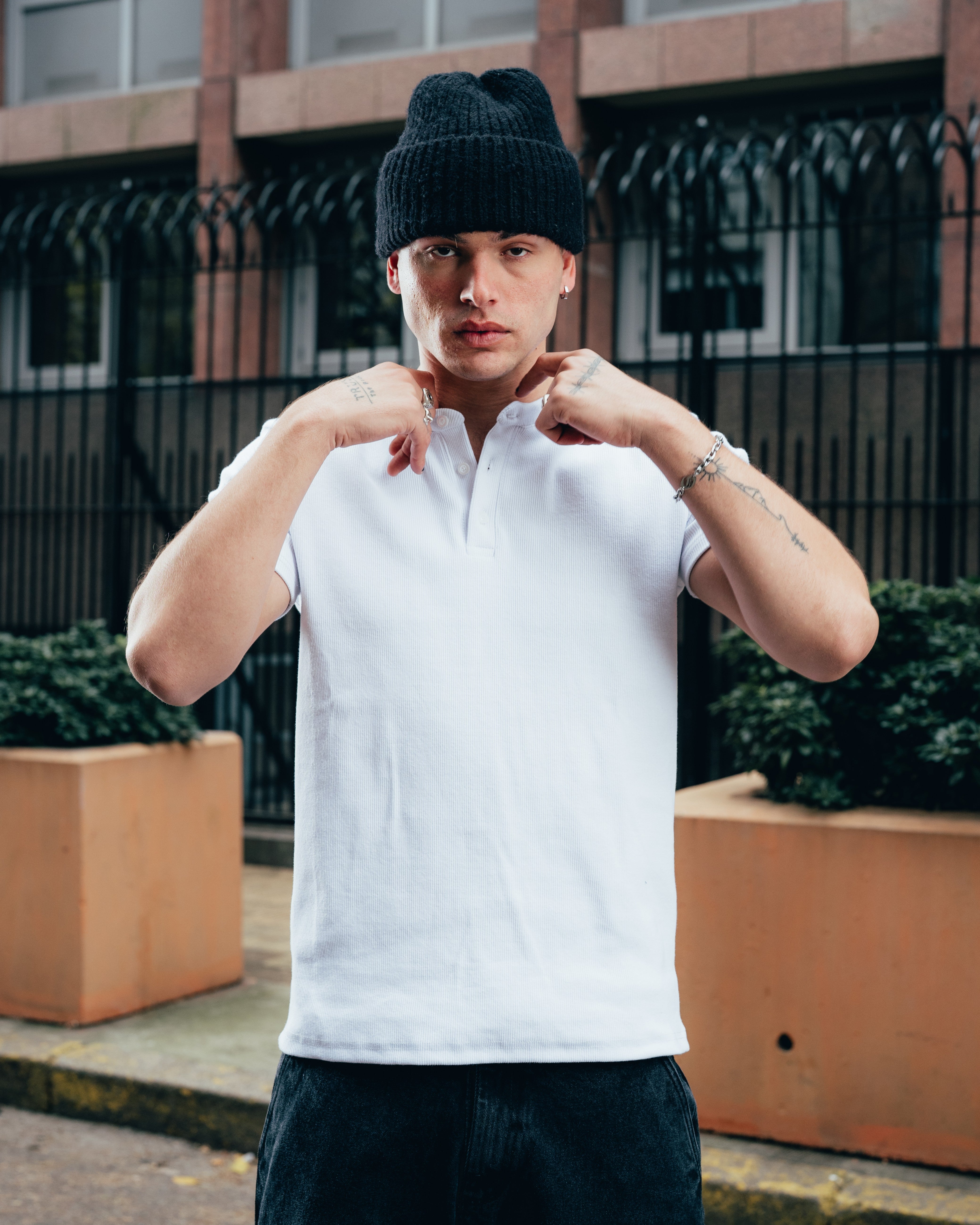 REMERA HENLEY [ PRIMARI ] WHITE
