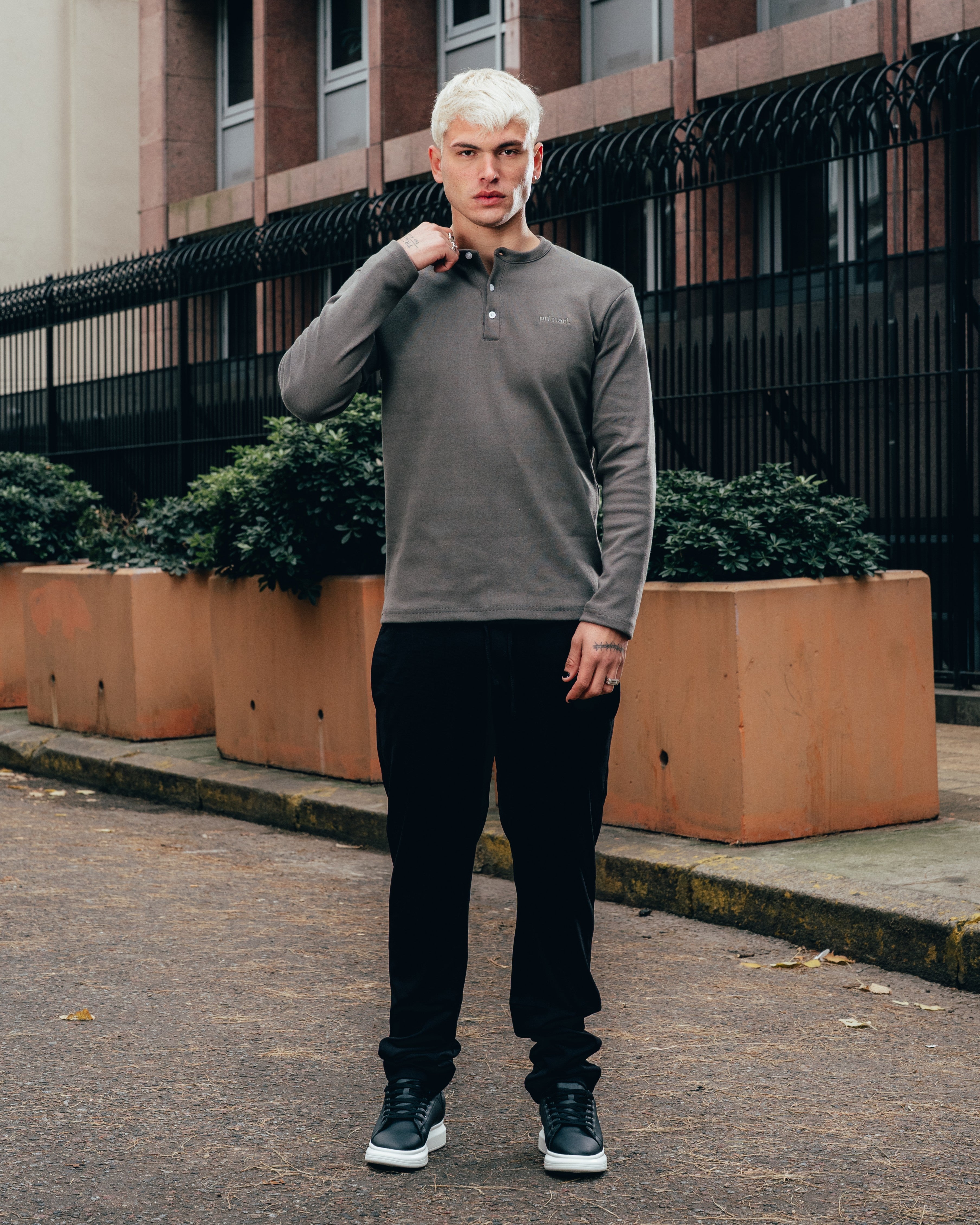 REMERA HENLEY MANGA LARGA [ PRIMARI ] GREY