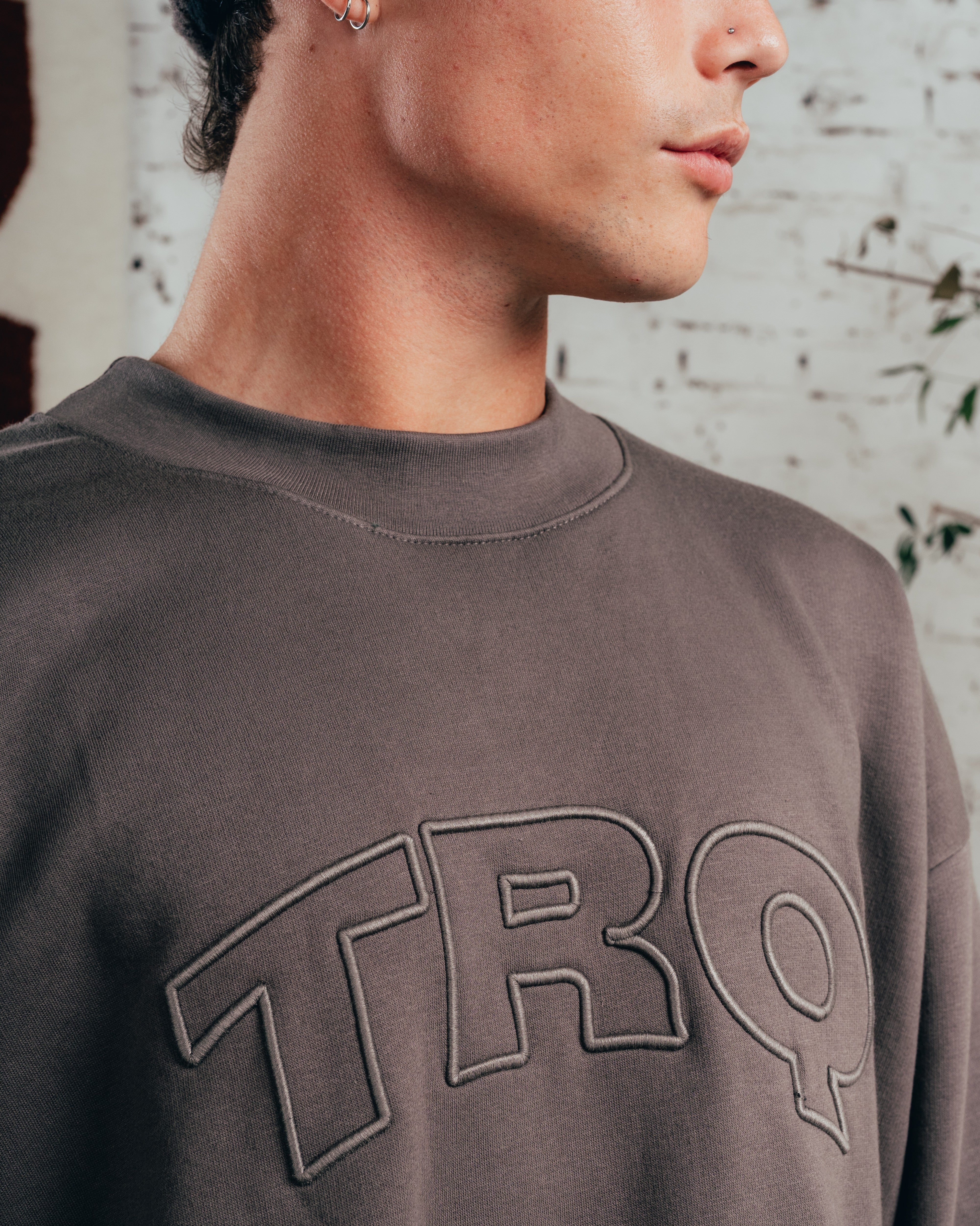 CREWNECK COSTURA  [ COMFORT ] TRQ GREY