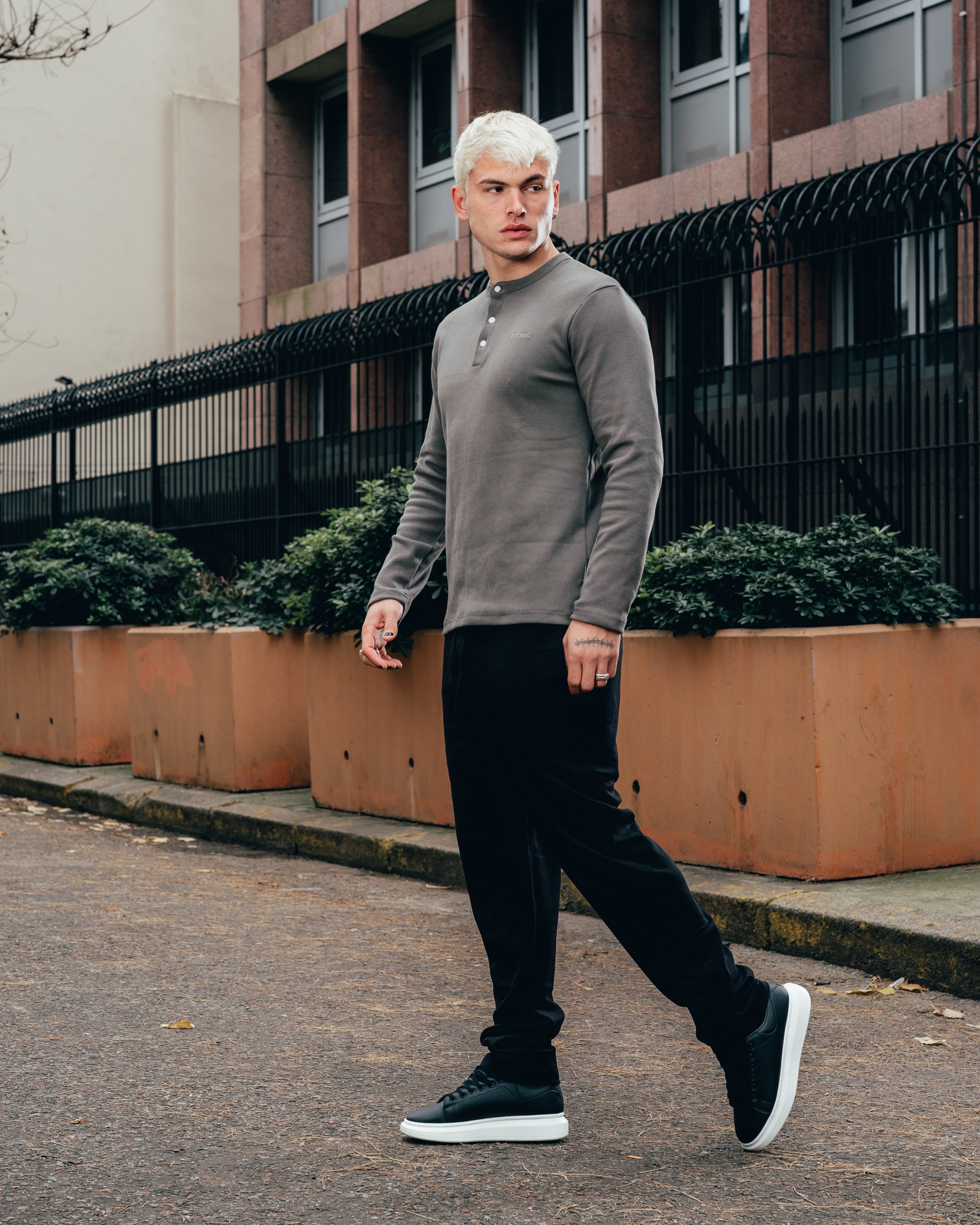 REMERA HENLEY MANGA LARGA [ PRIMARI ] GREY