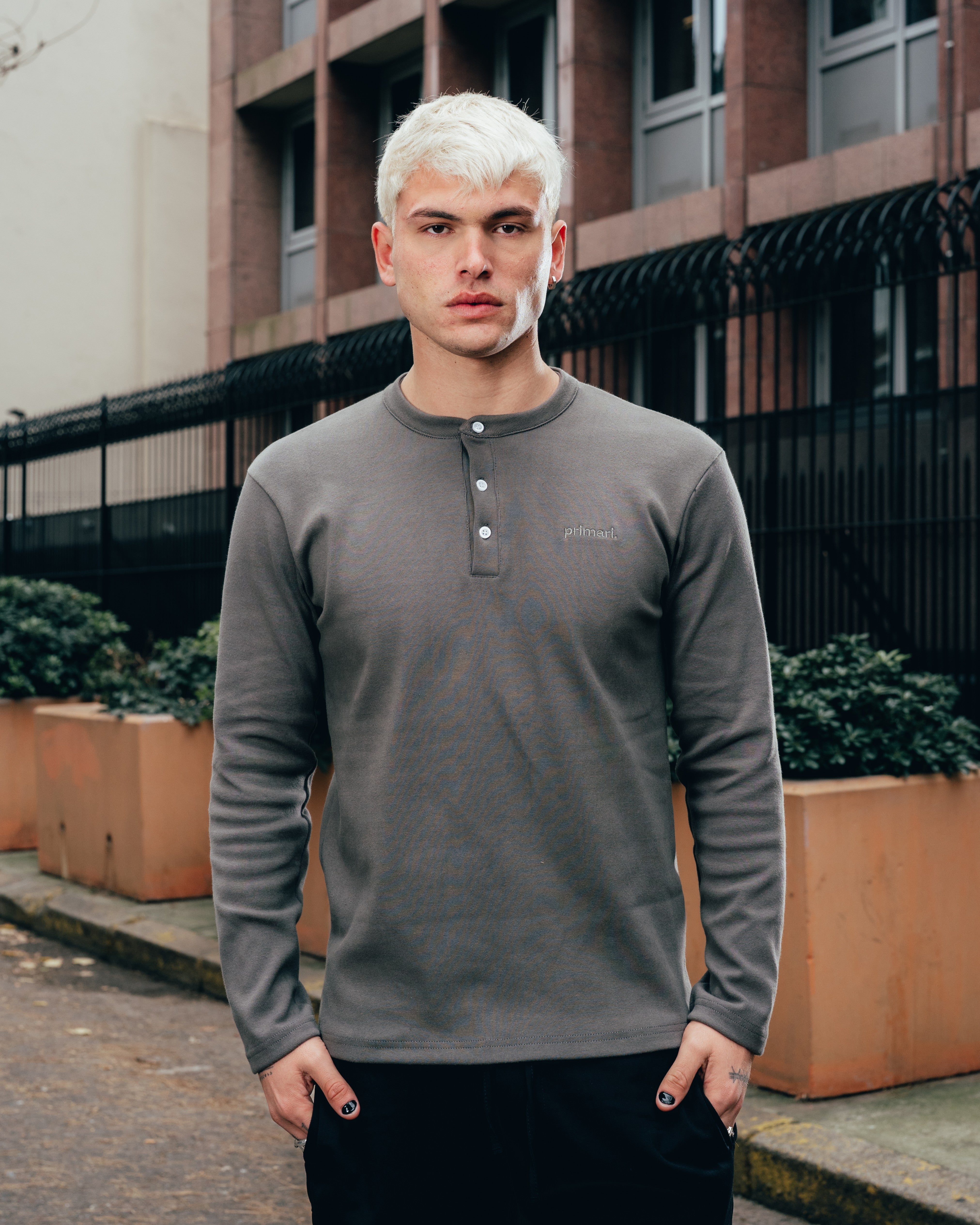 REMERA HENLEY MANGA LARGA [ PRIMARI ] GREY