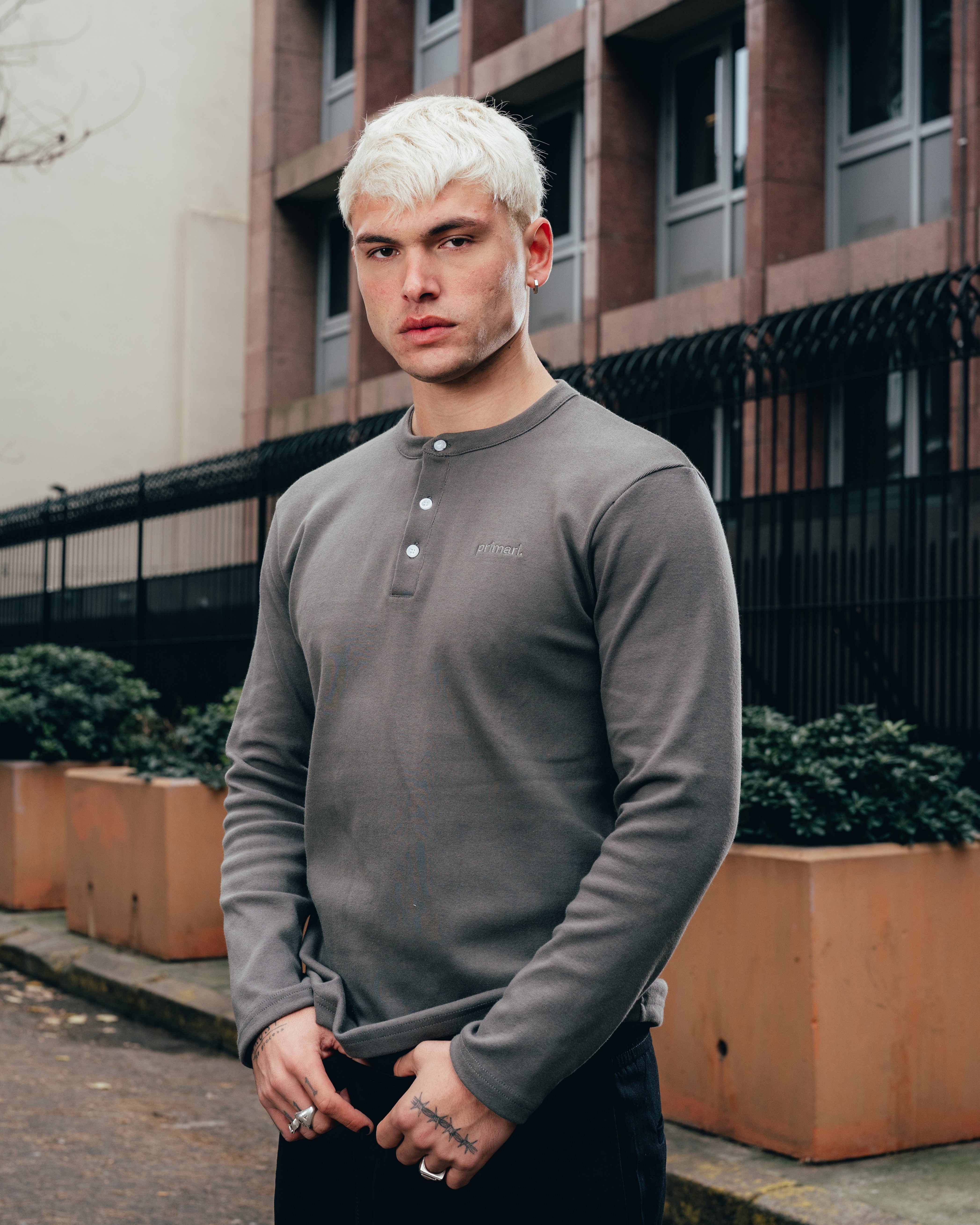 REMERA HENLEY MANGA LARGA [ PRIMARI ] GREY