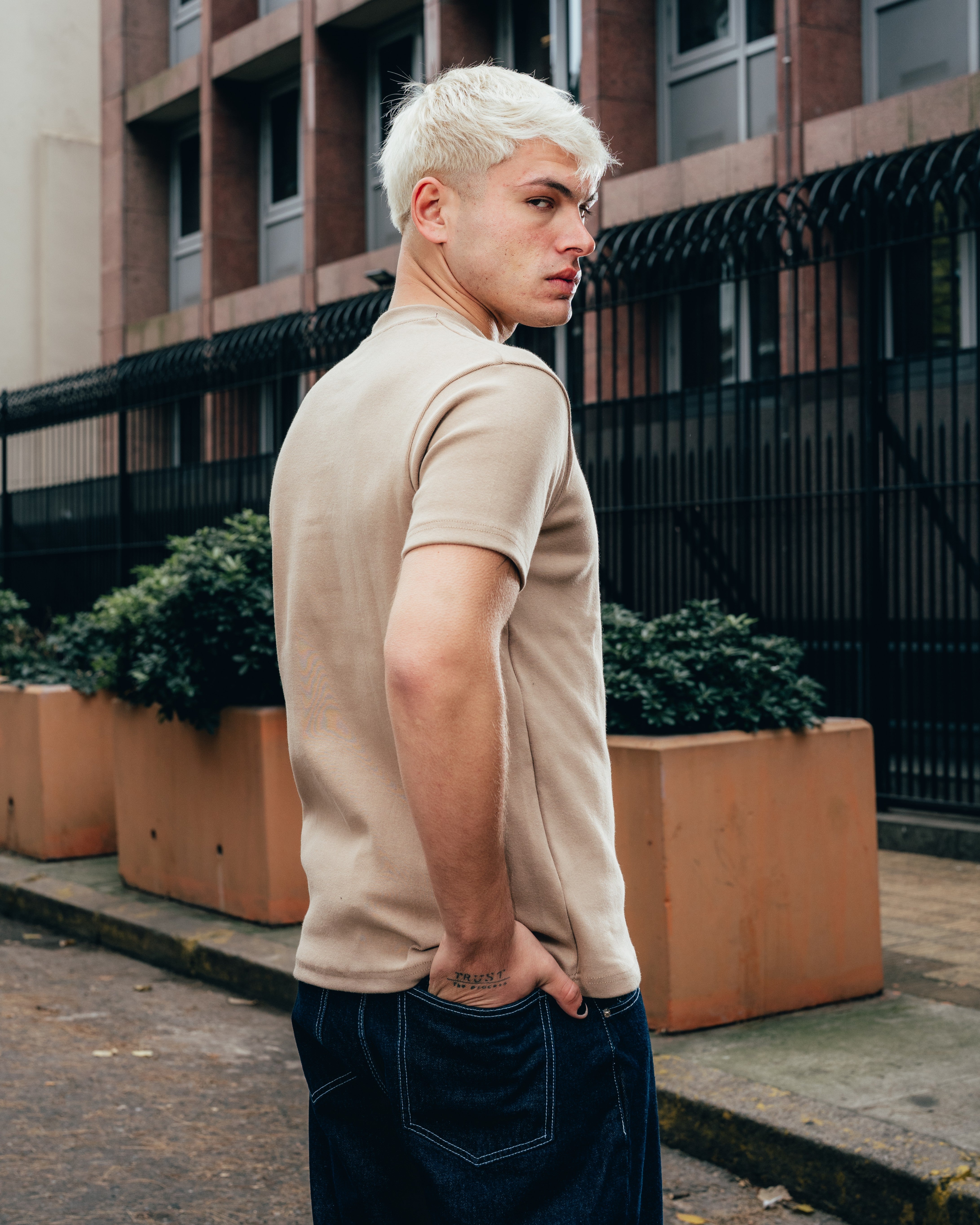 REMERA HENLEY [ PRIMARI ] BROWN