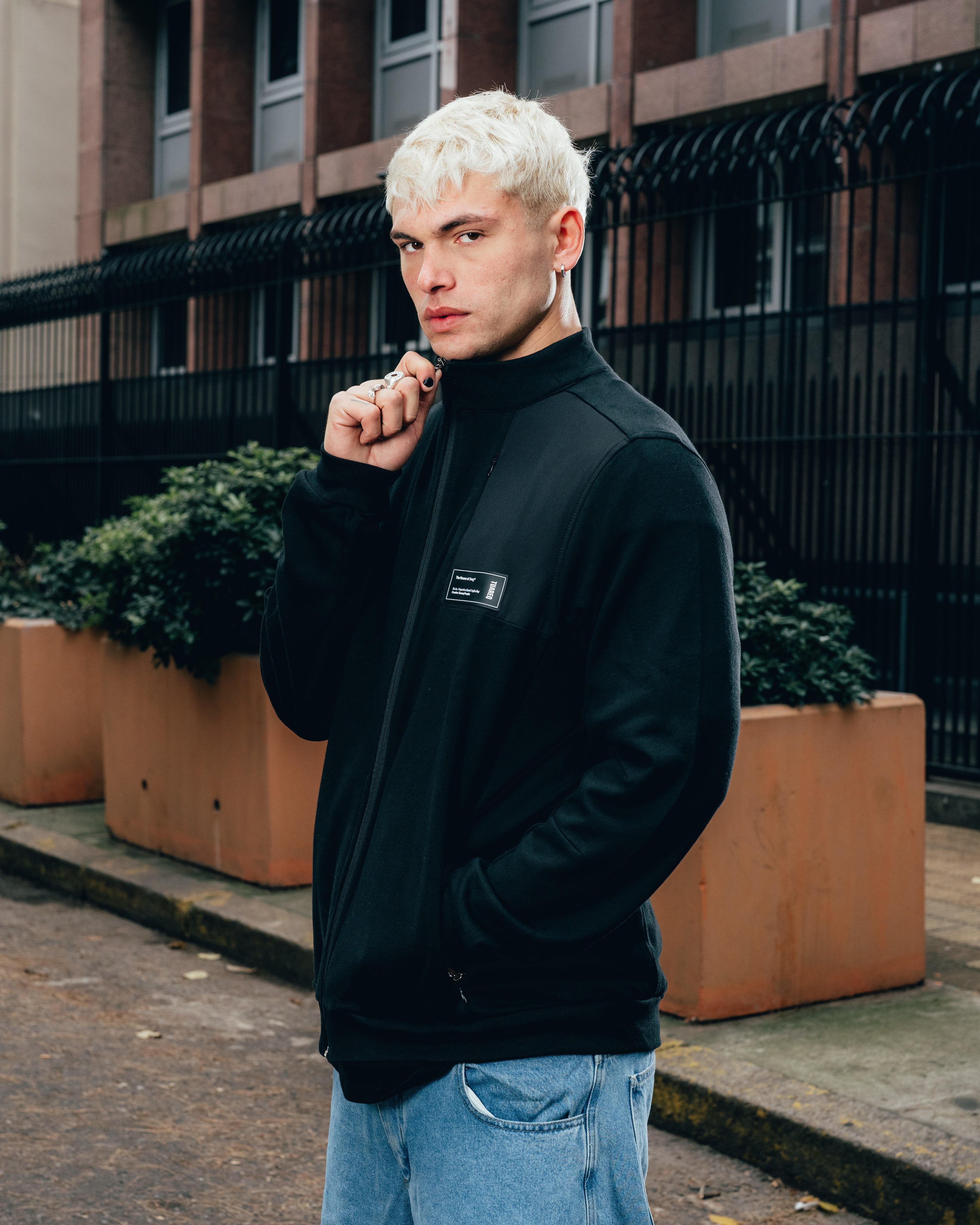 CAMPERA DEPORTIVA [ PRIMARI ] BLACK