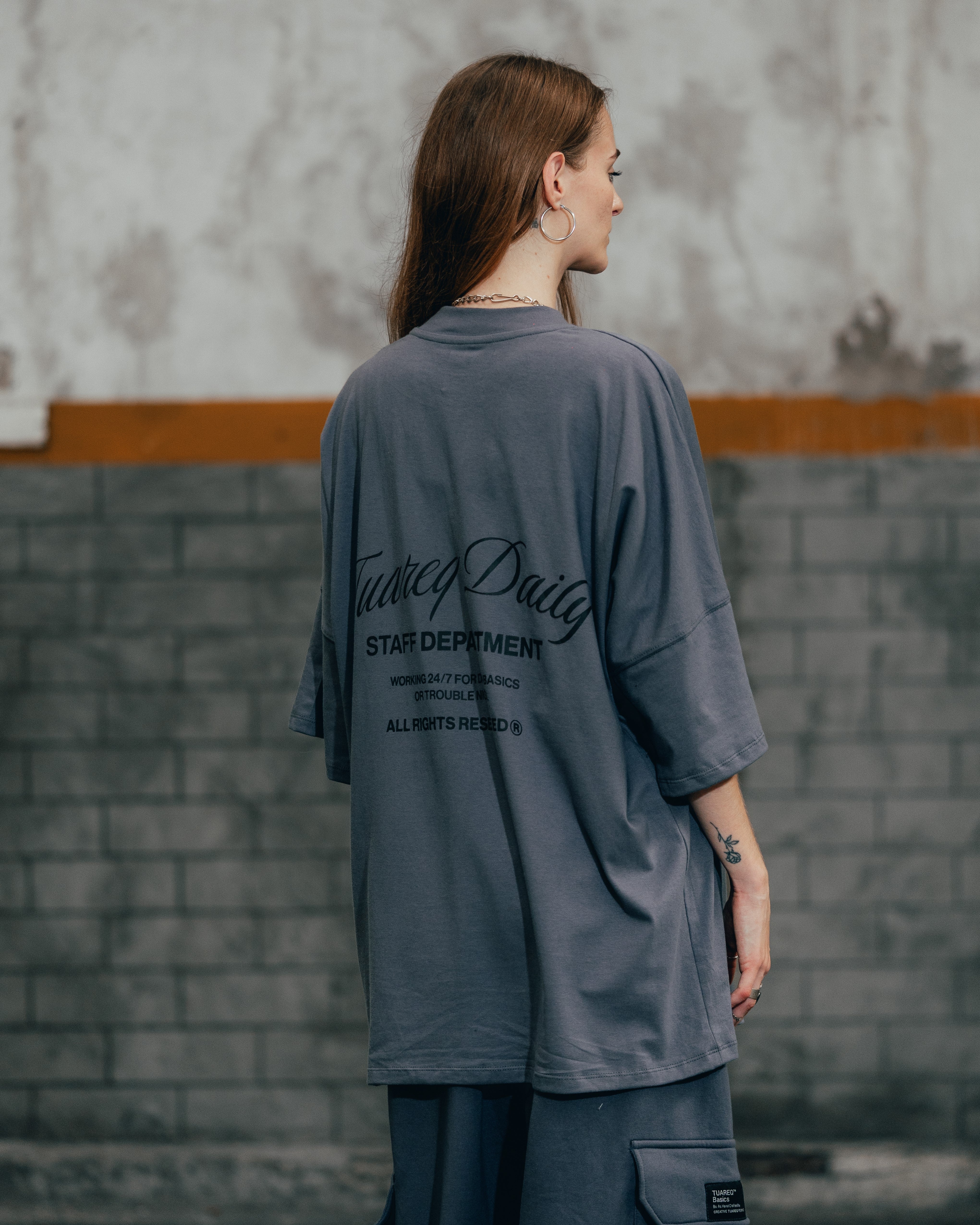 REMERA SEMIBOXY [ DAILY ] GRIS