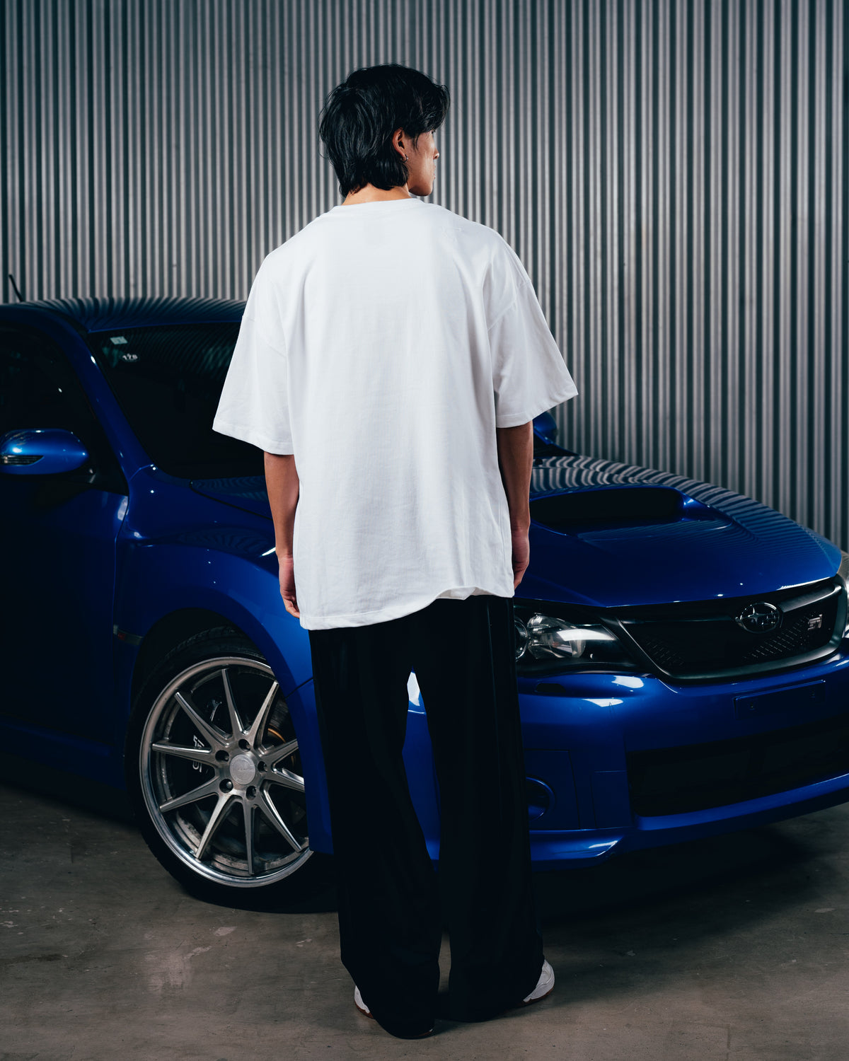 REMERA OVERSIZED [ SUBARU ] LOGO WHITE