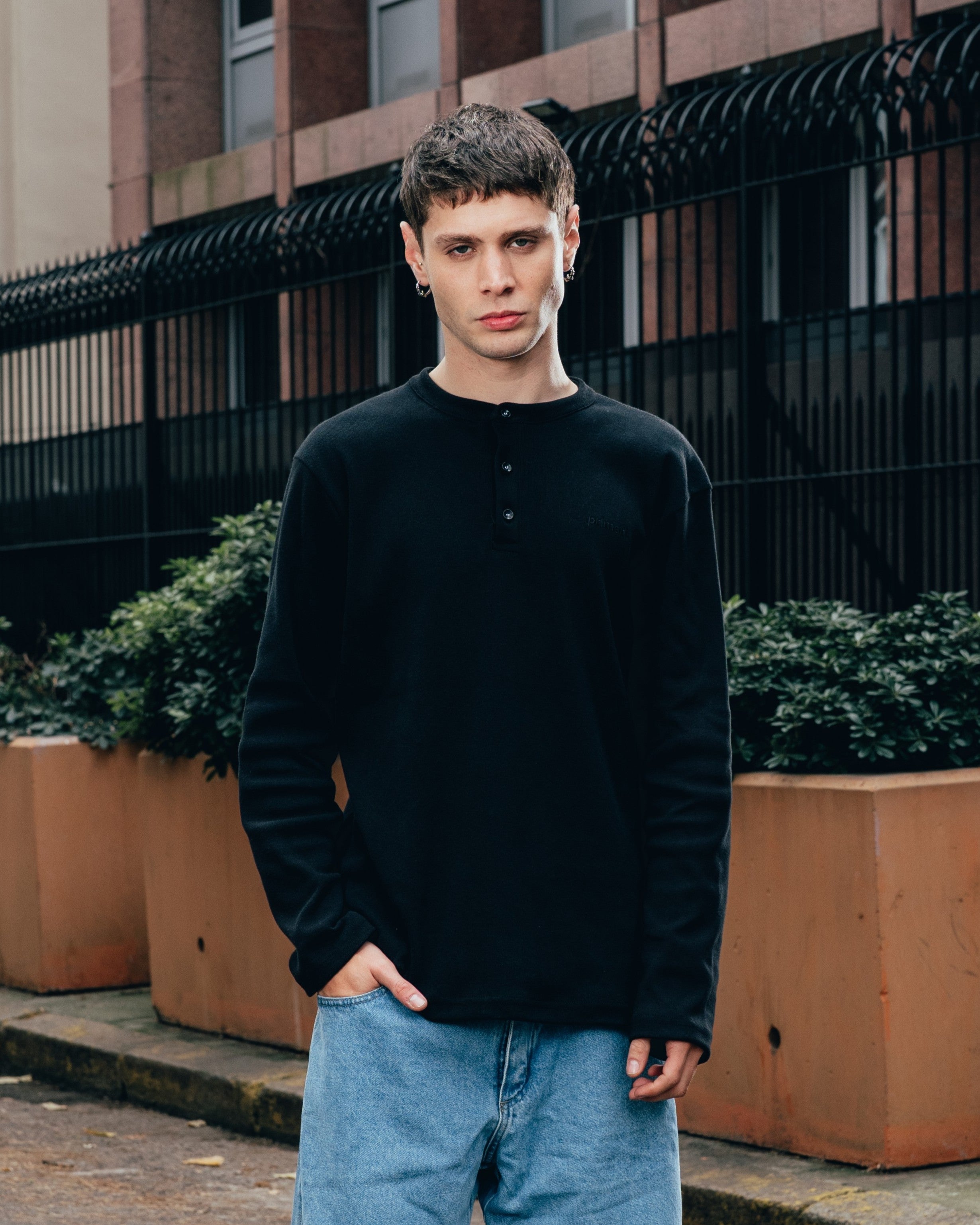 REMERA HENLEY MANGA LARGA [ PRIMARI ] BLACK