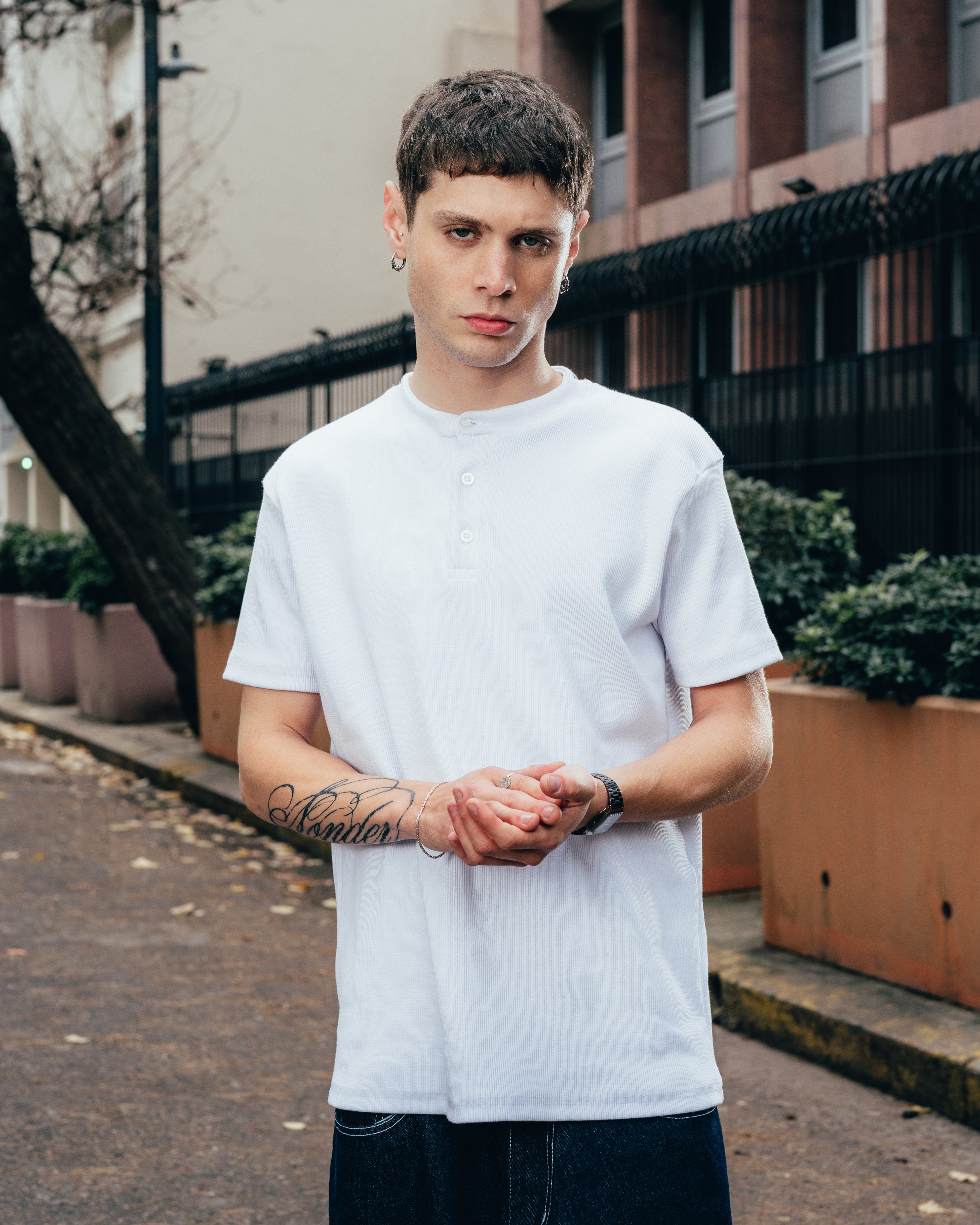 REMERA HENLEY [ PRIMARI ] WHITE