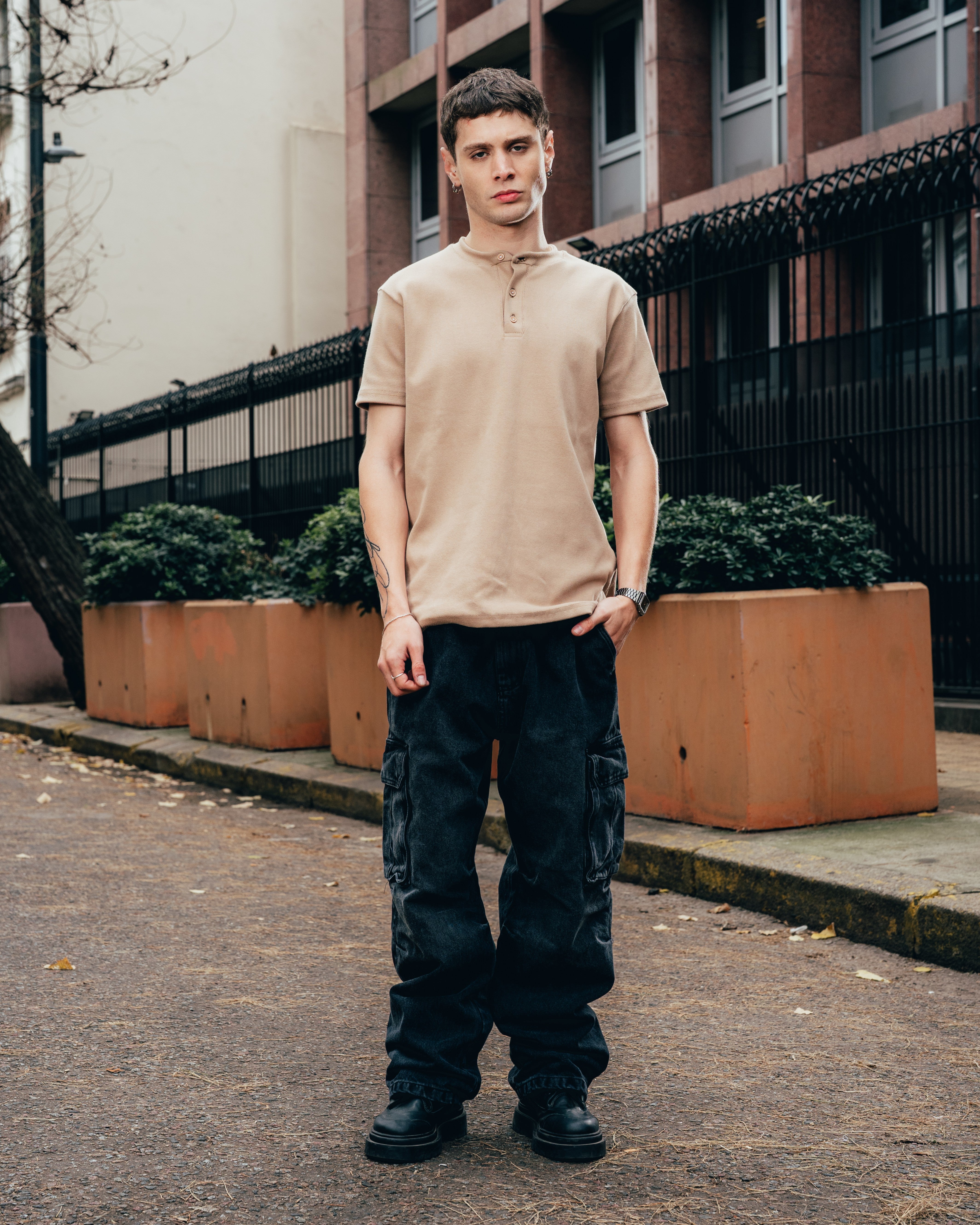 REMERA HENLEY [ PRIMARI ] BROWN