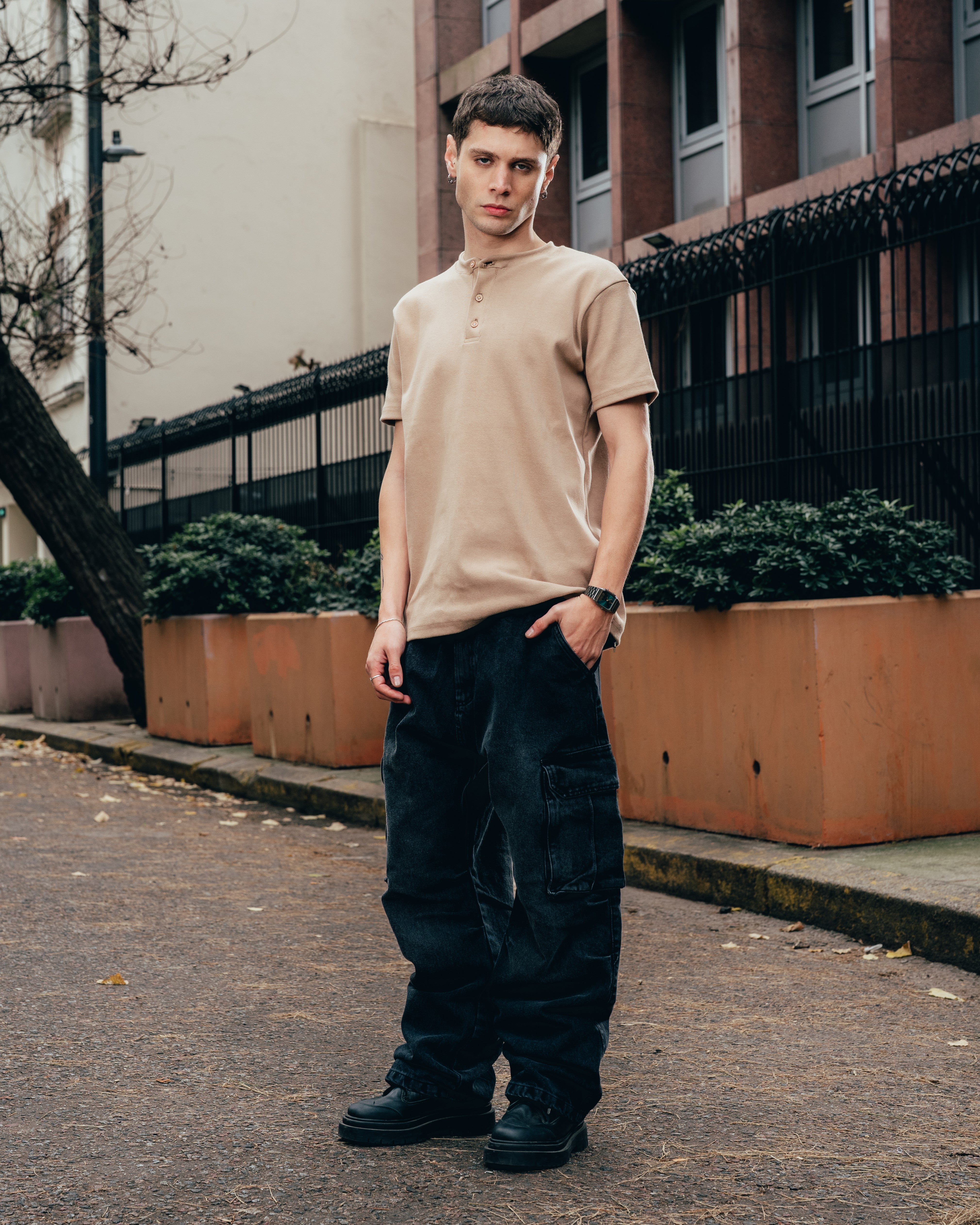 REMERA HENLEY [ PRIMARI ] BROWN